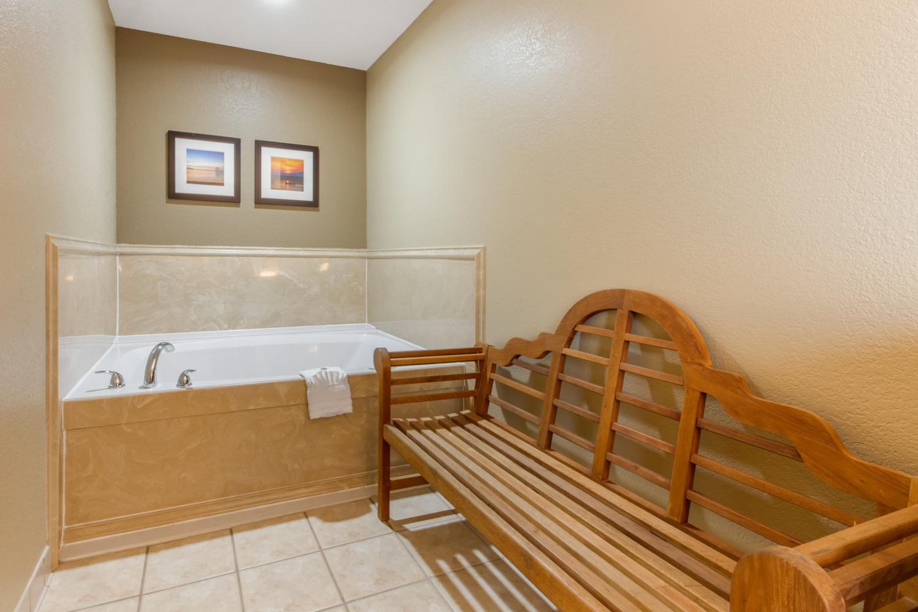King Suite - Non Smoking - Photo 2