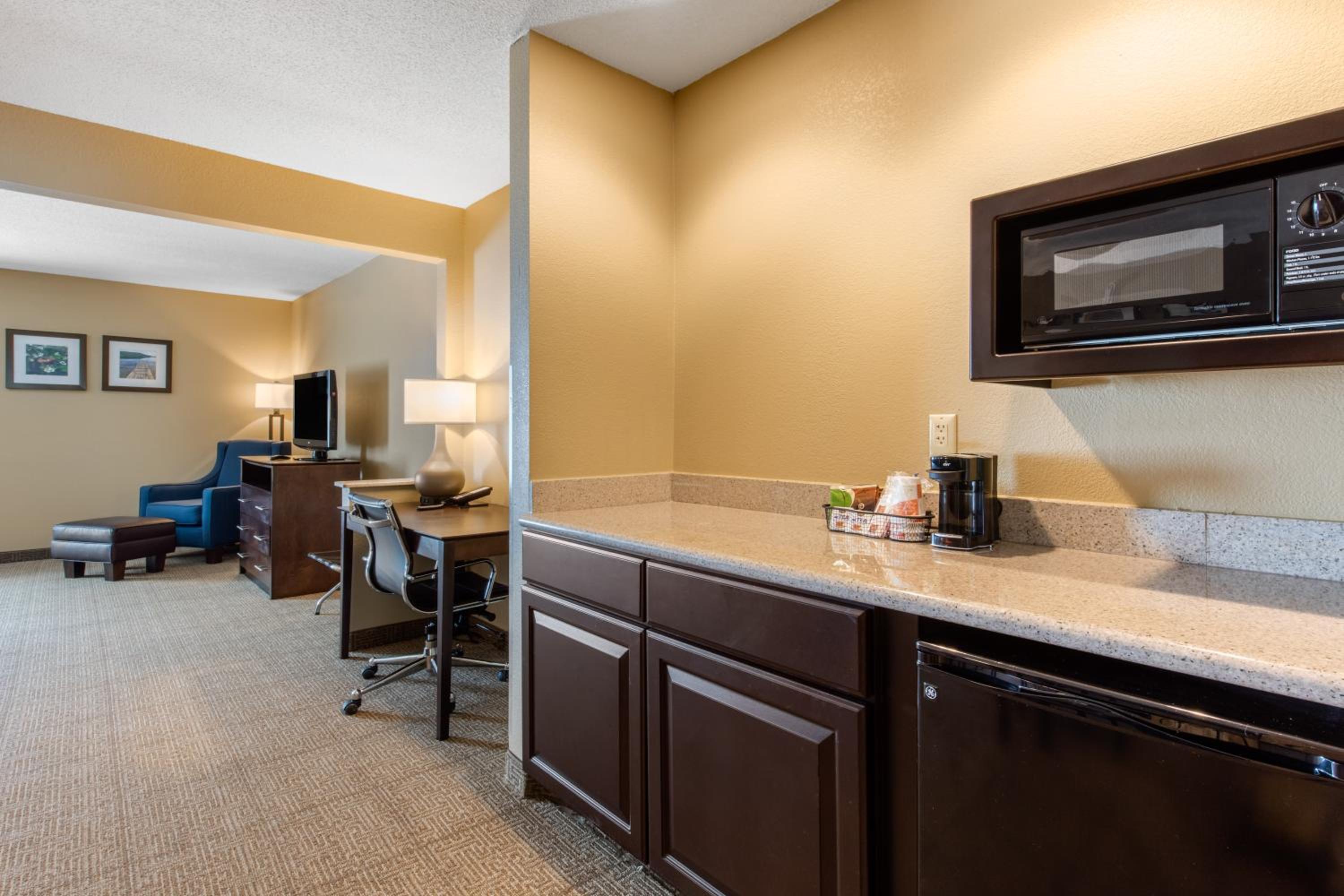 King Suite - Non Smoking photo 2