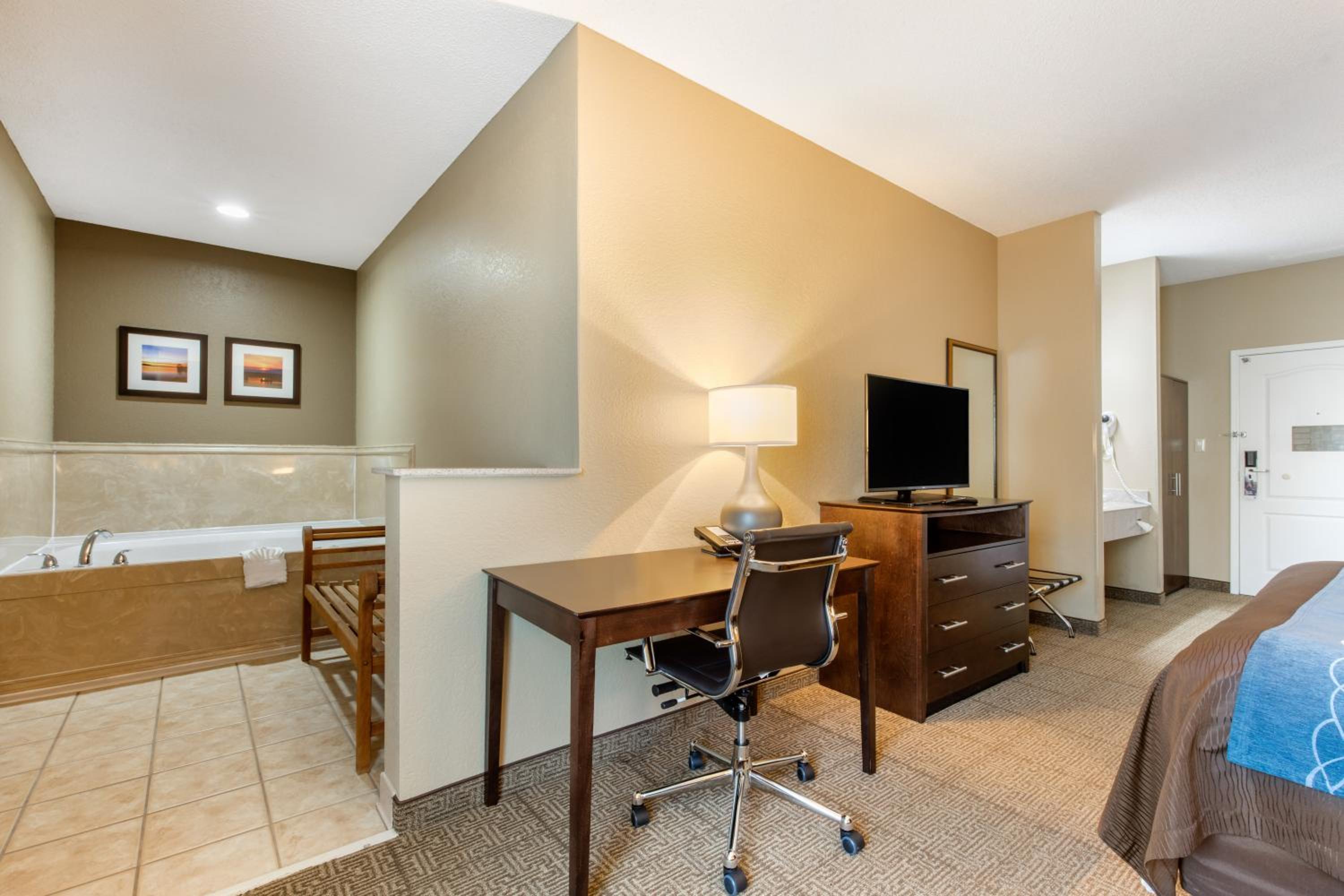 King Suite - Non Smoking - Photo 3