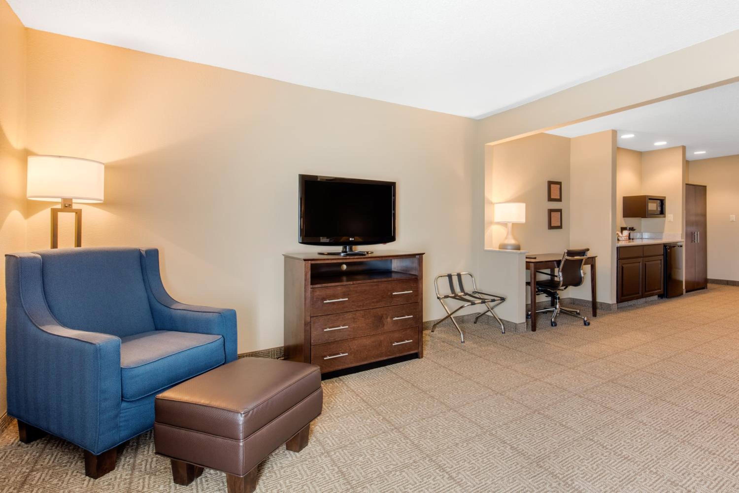 King Suite - Non Smoking photo 1