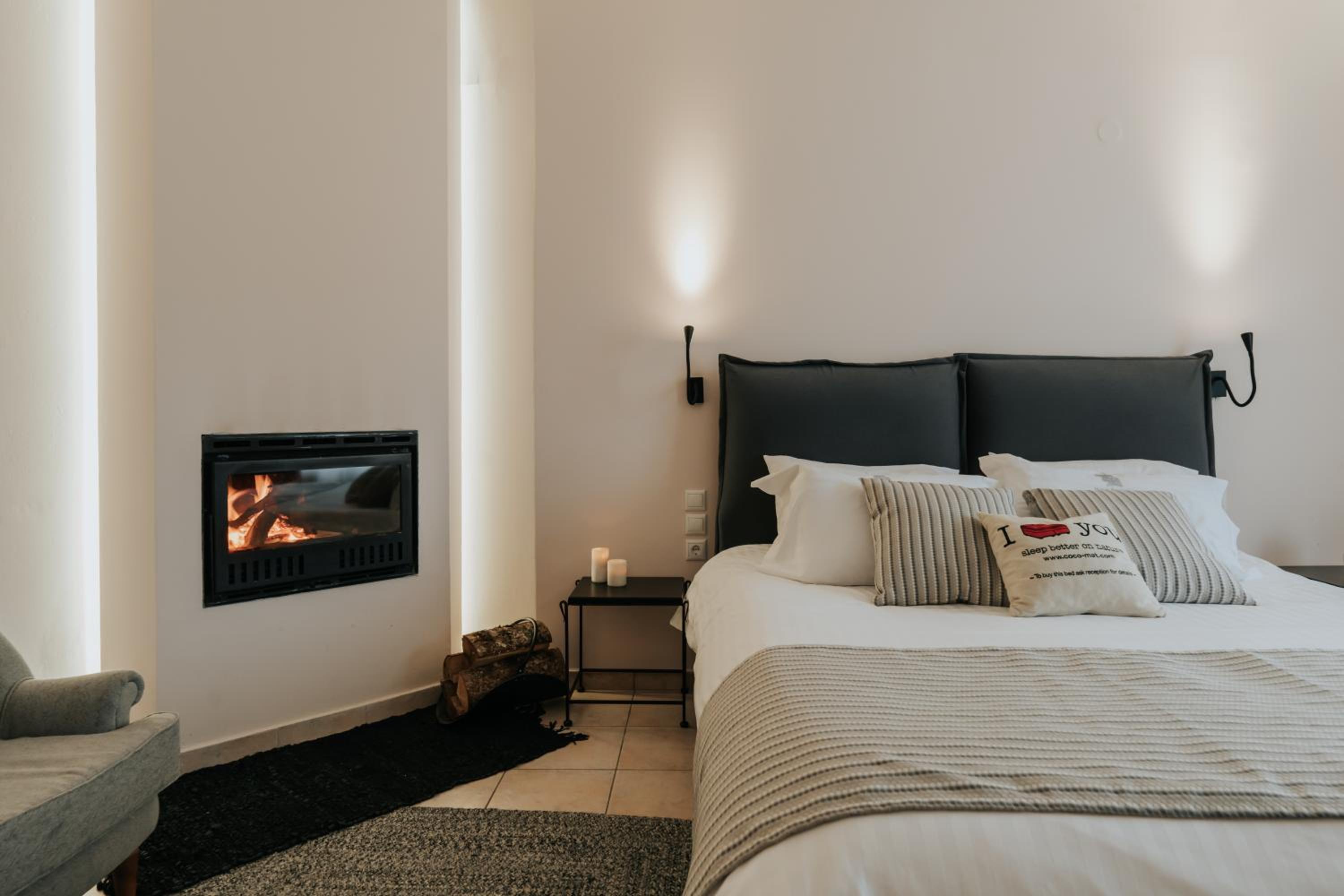 Deluxe Double Room with Fireplace - Photo 19