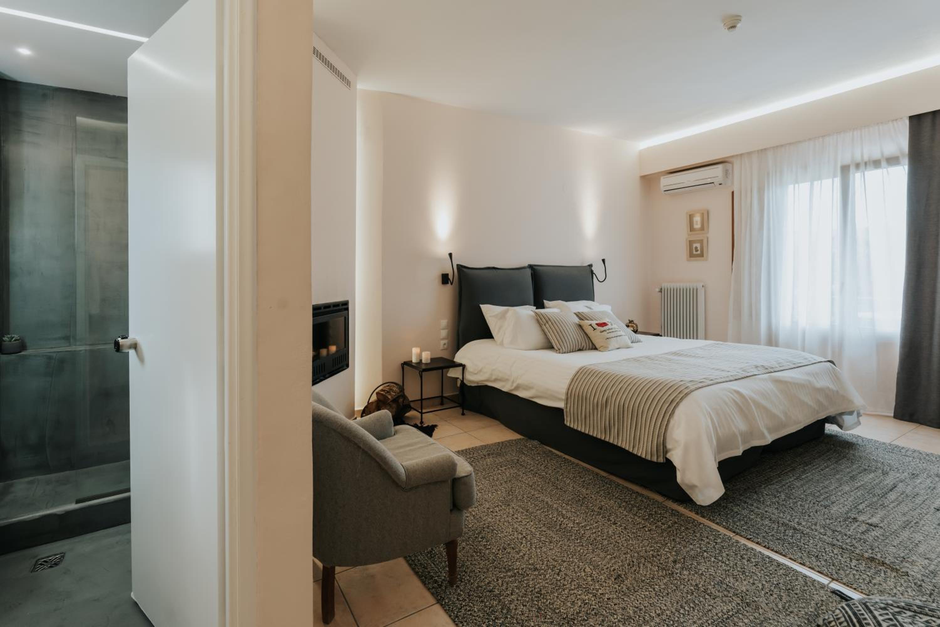 Deluxe Double Room with Fireplace - Photo 10