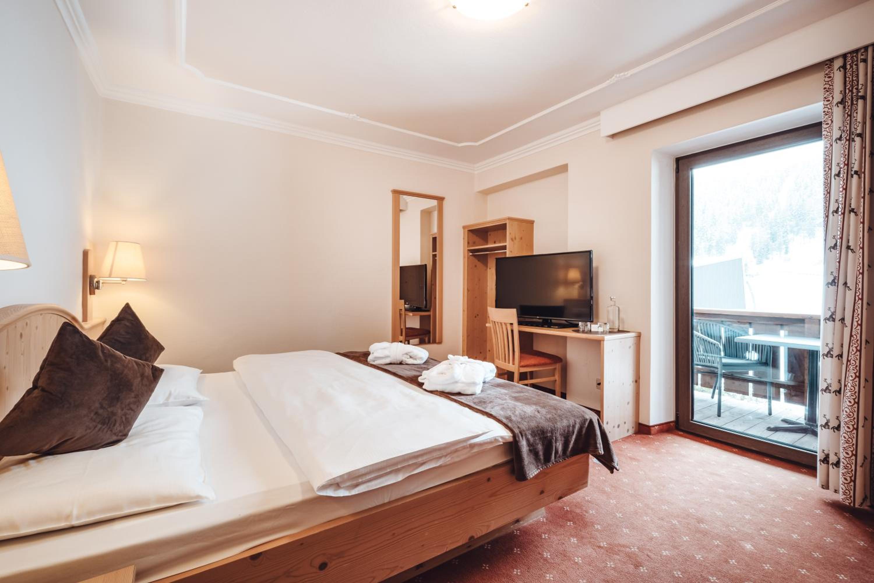 Economy Double Room with Balcony - Photo 2