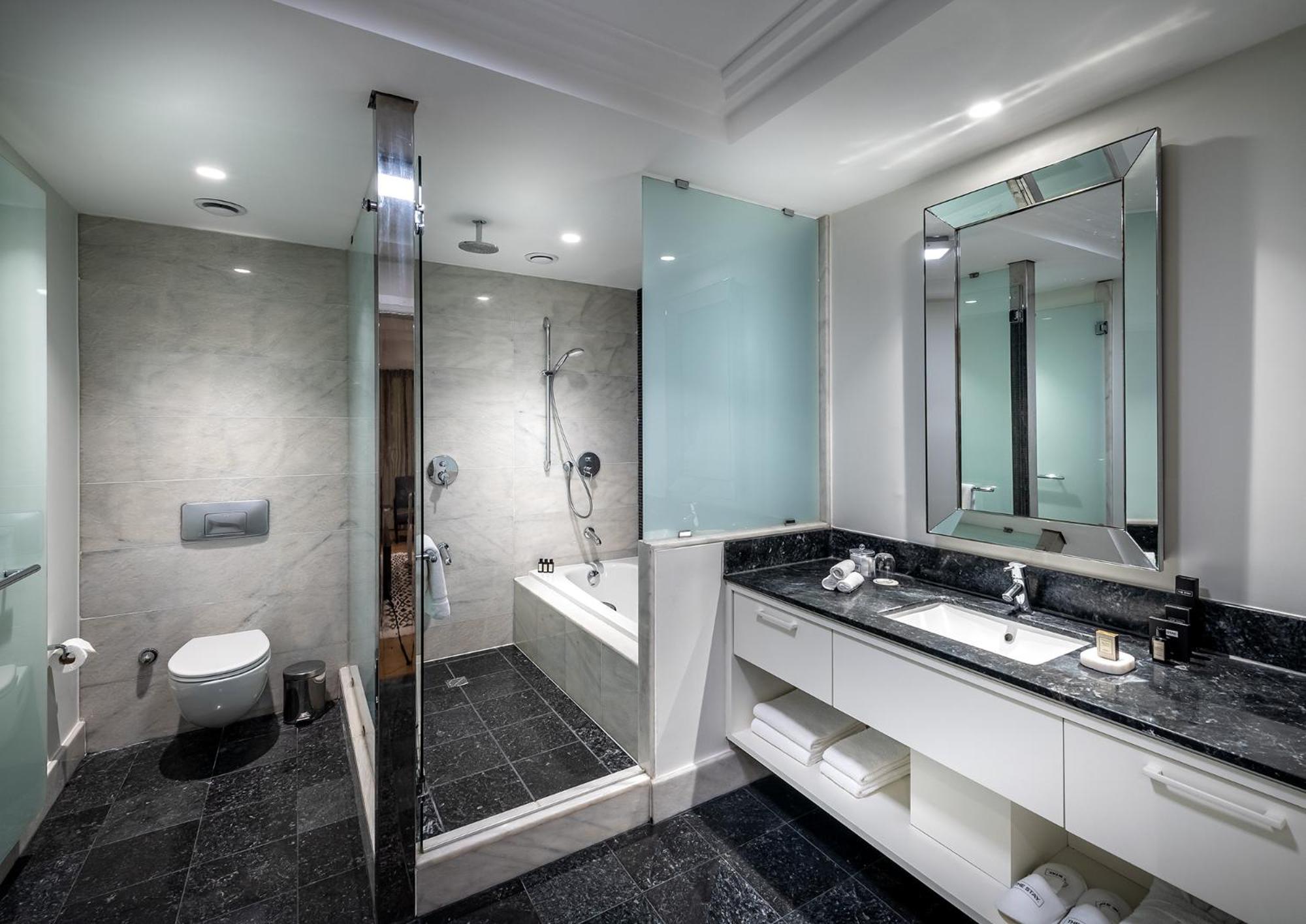 Atrium Suite