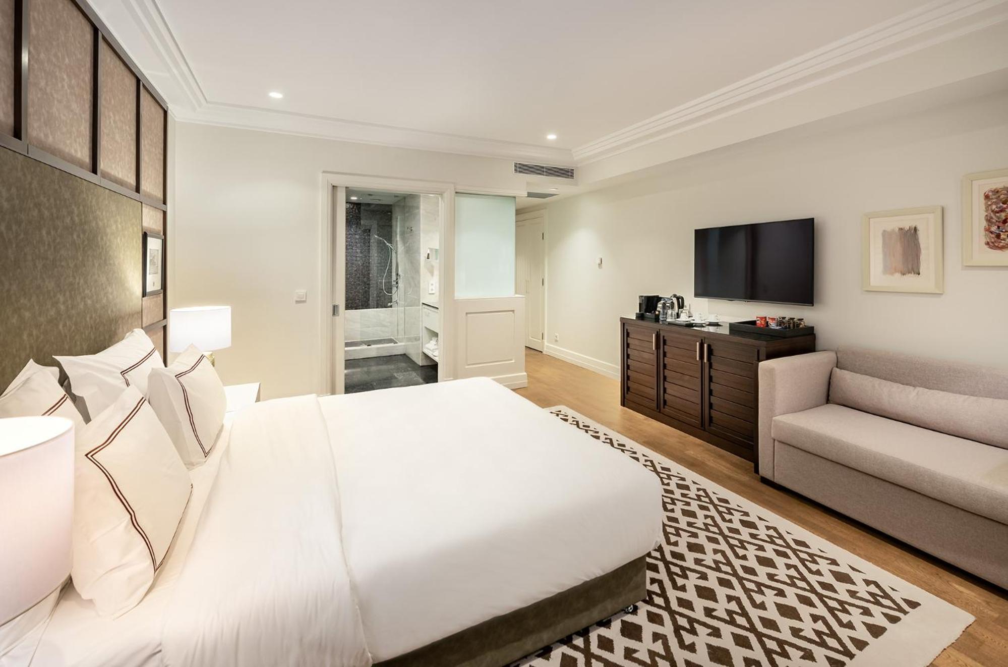 Atrium King Room