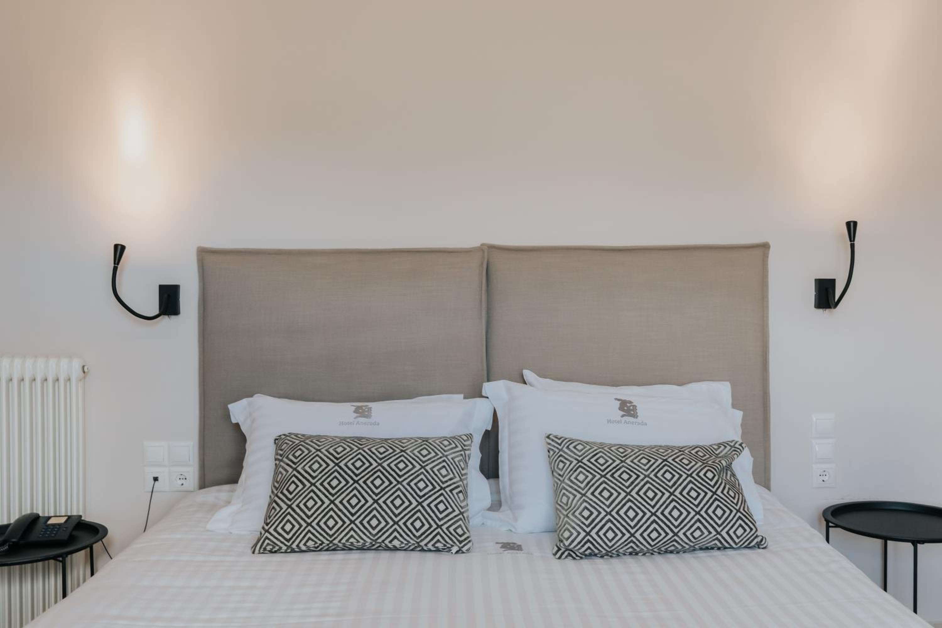 Deluxe King Room - Photo 3