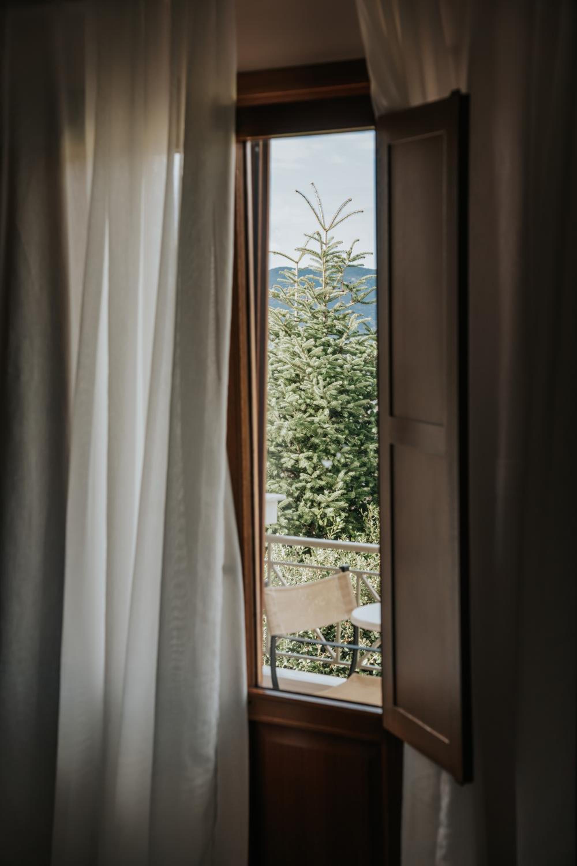 Deluxe King Room - Photo 15