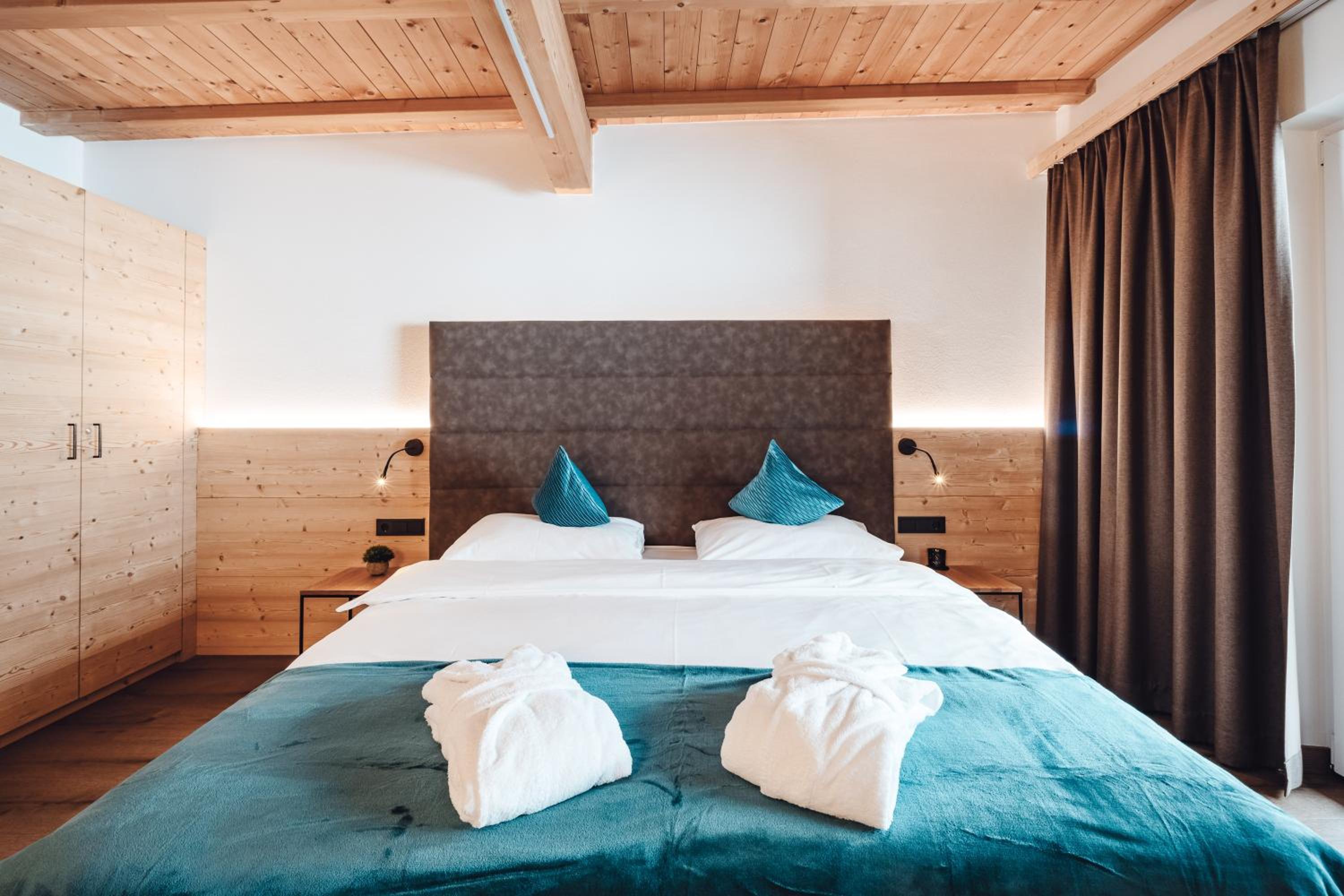 Double Room with Balcony - Photo 4