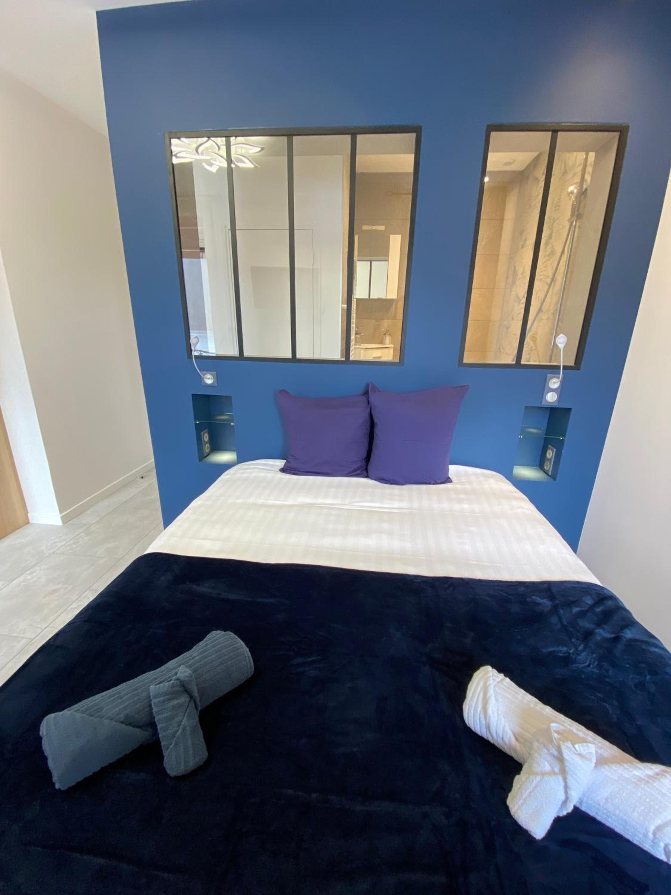 Deluxe Double Room with Lake View photo 2