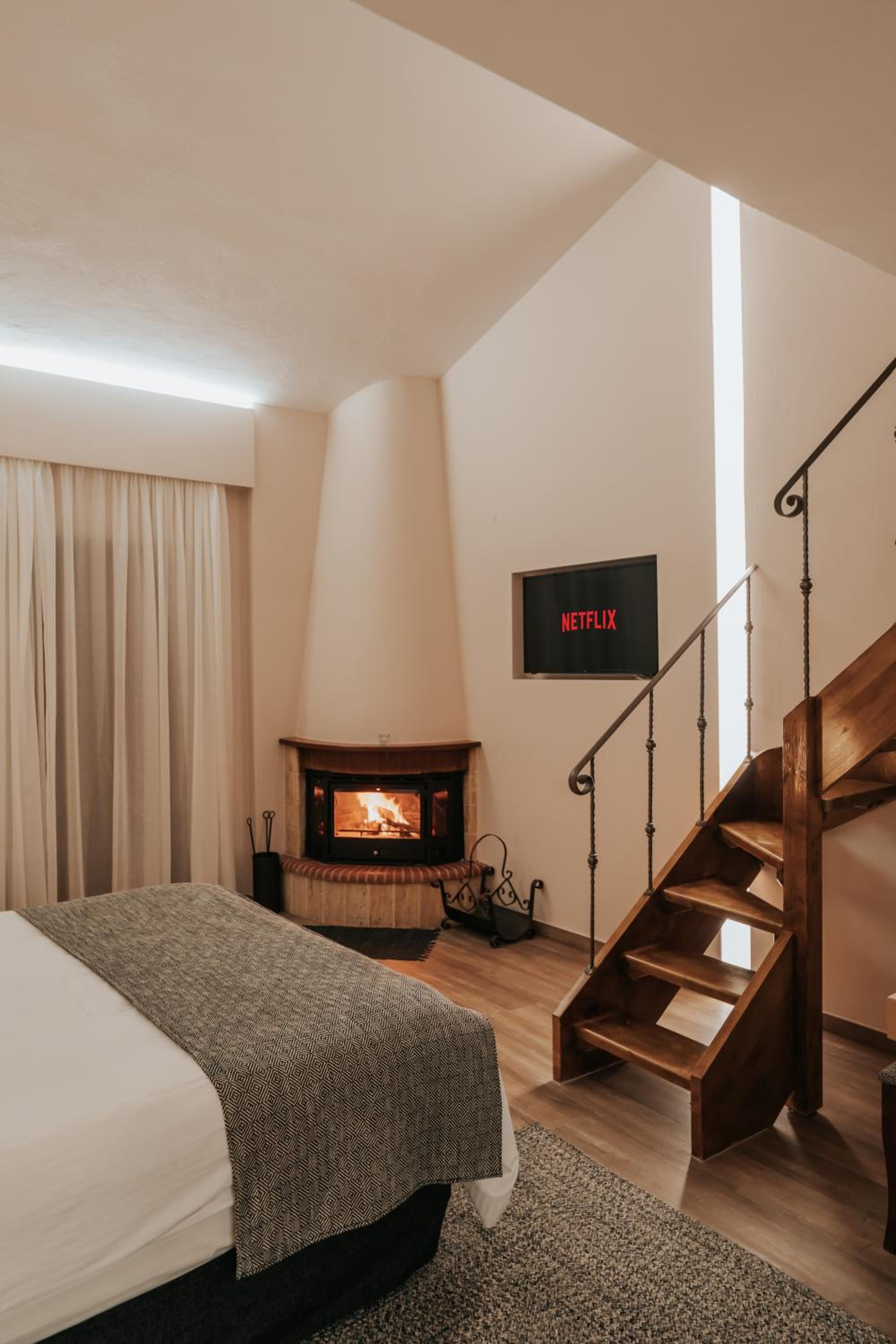 Deluxe Maisonette with Fireplace - Photo 4