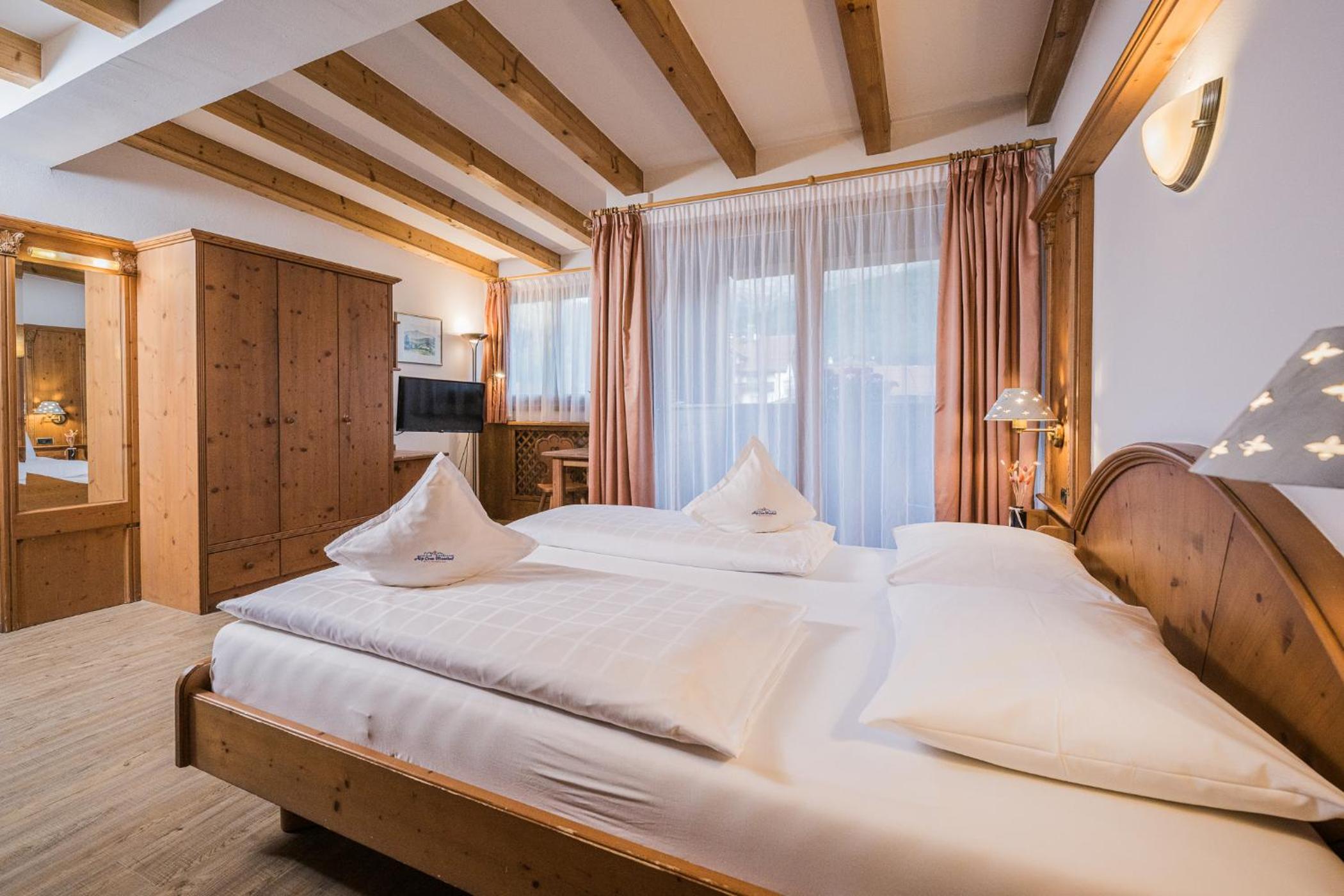 Double or Twin Room with Mountain View - Photo 1