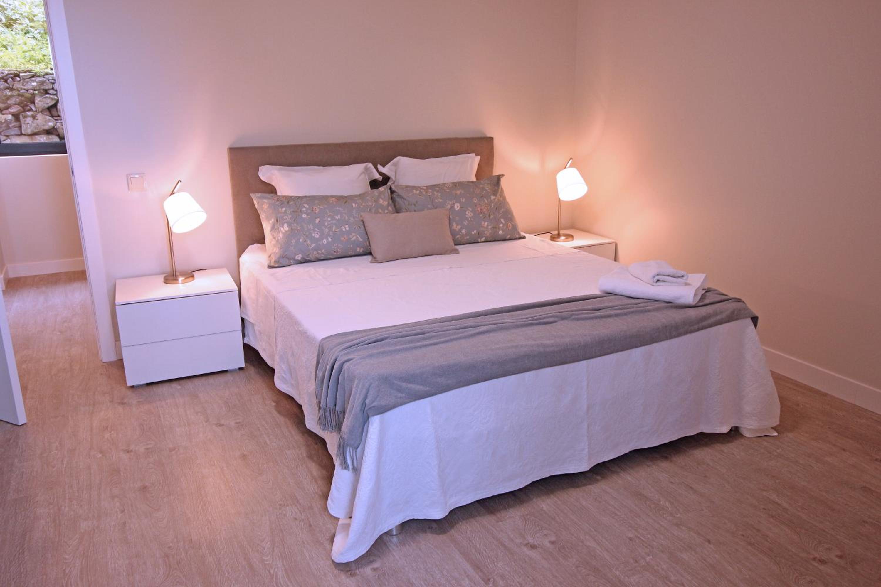 One-Bedroom Apartment photo 1