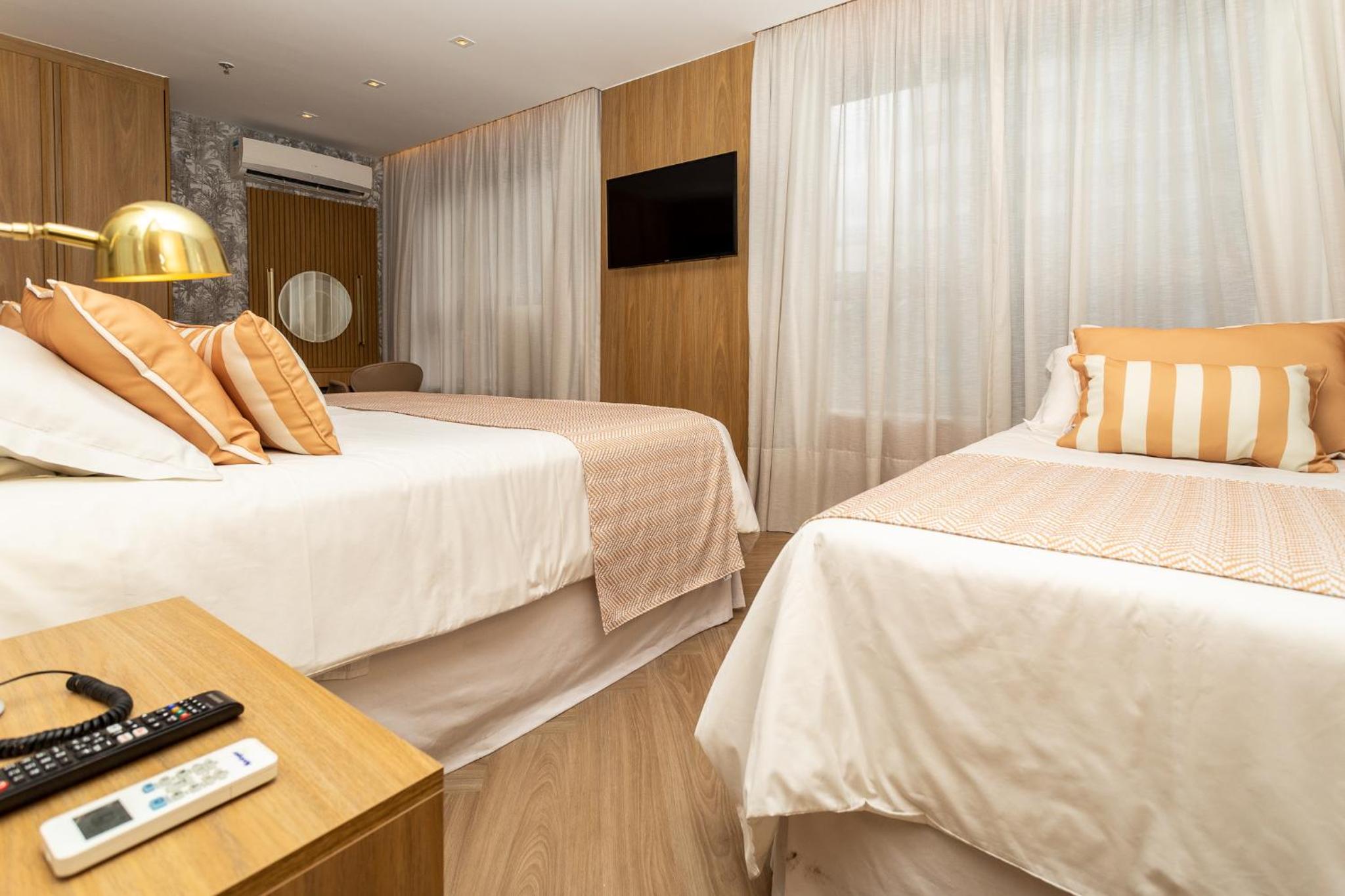 Luxury Triple Room thumbnail 6
