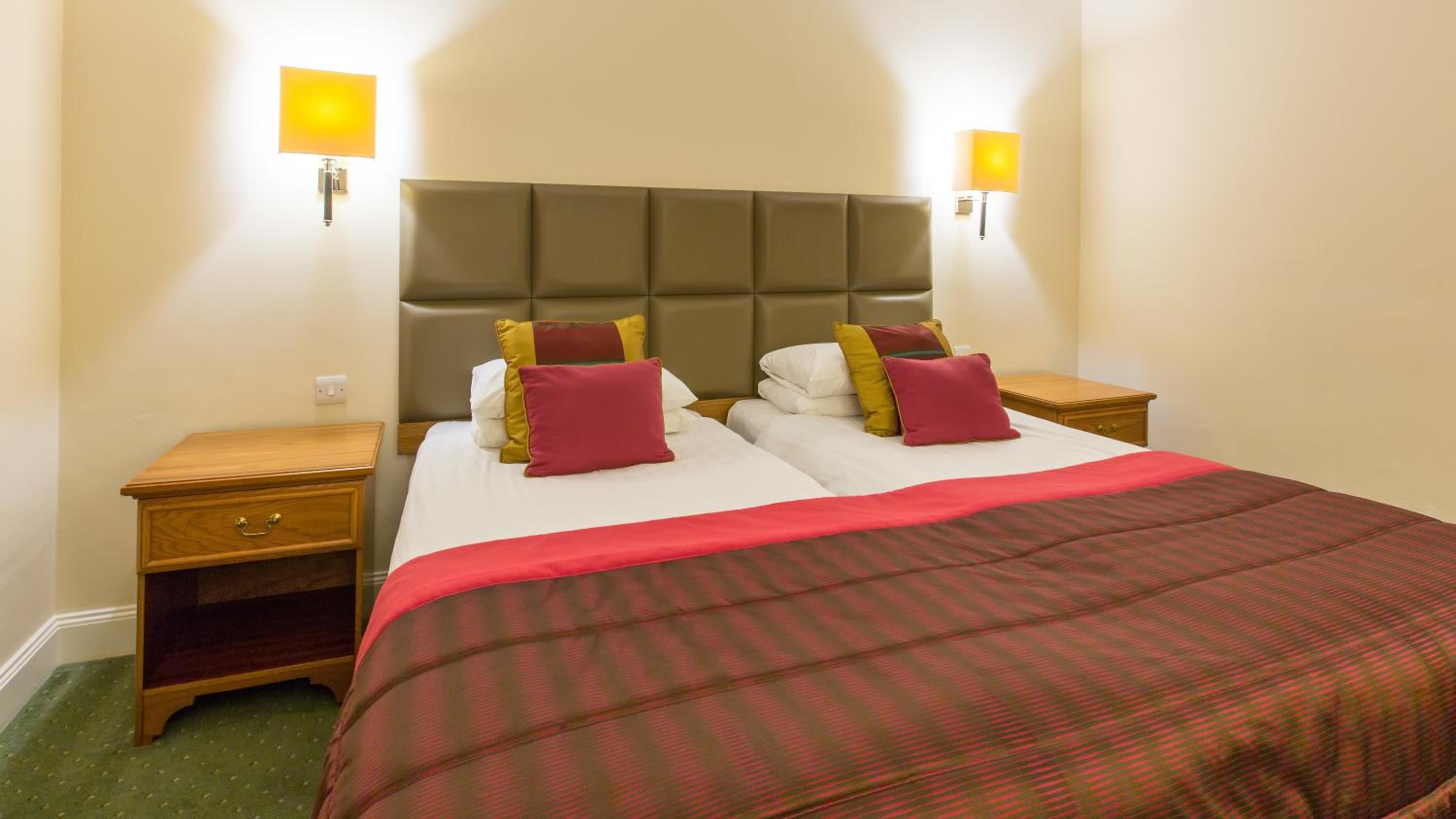 Standard Twin Room - Photo 1