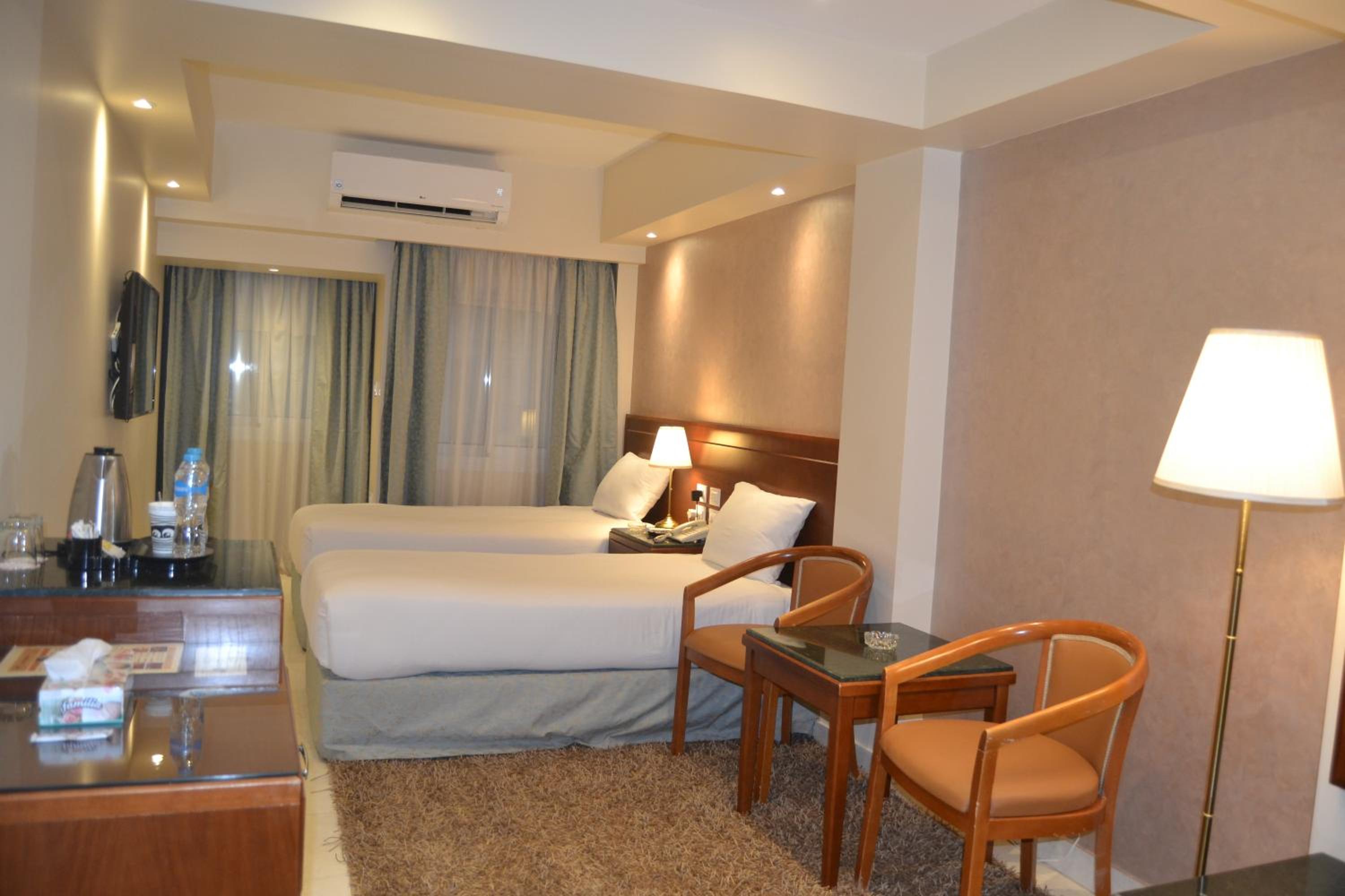 Deluxe Twin Room - Photo 11