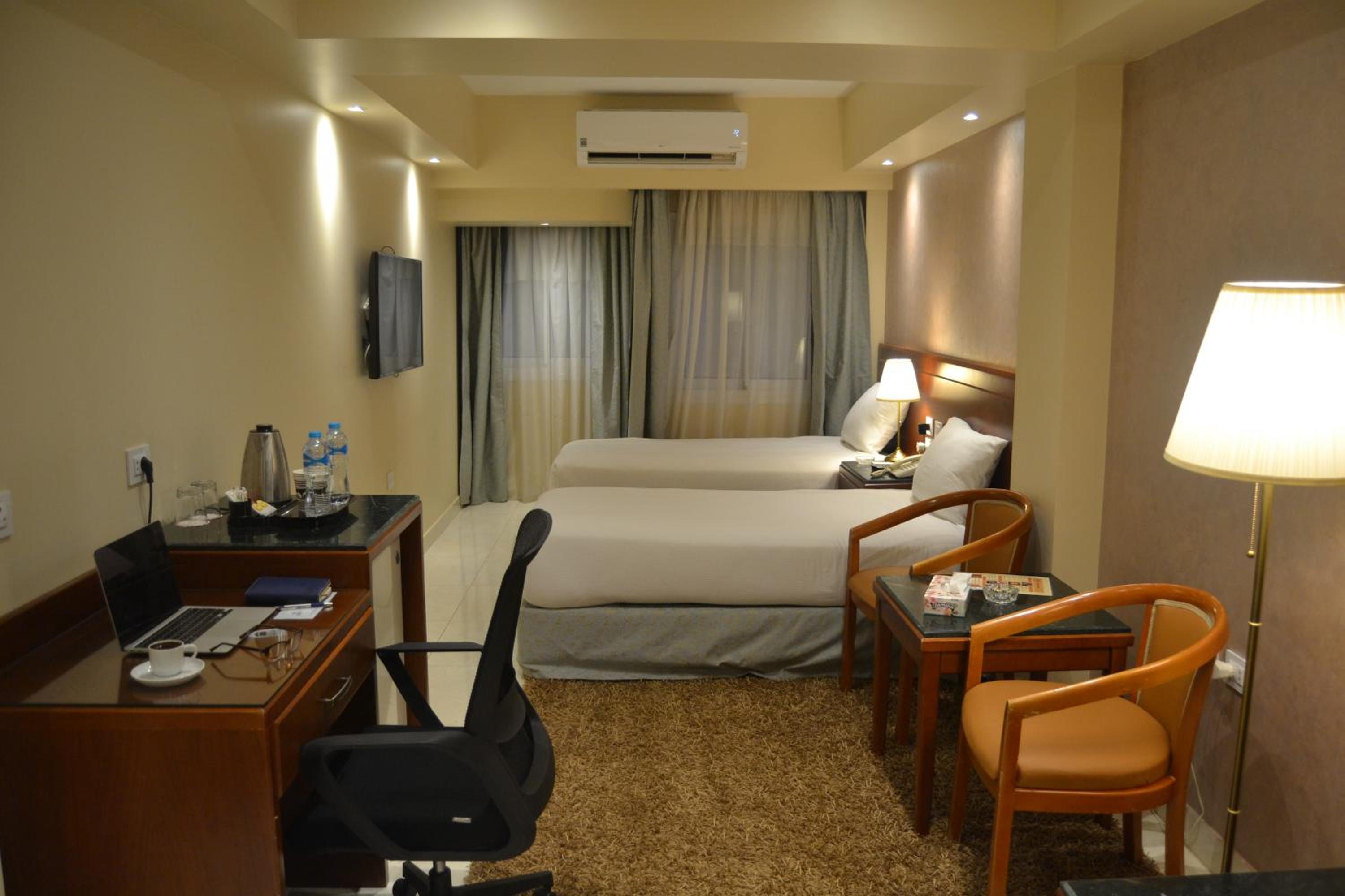 Deluxe Twin Room - Photo 12