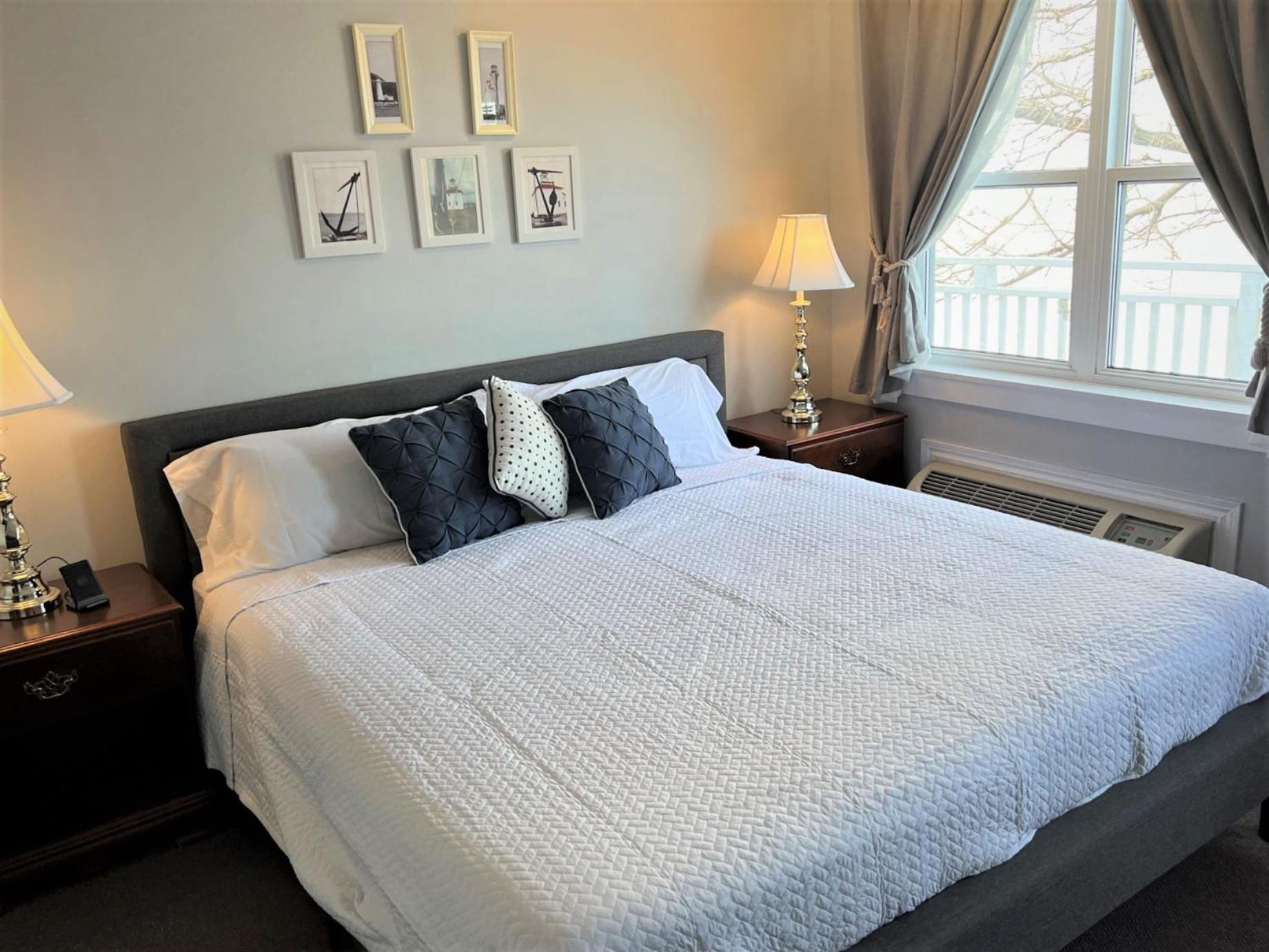 Deluxe King Room photo 1