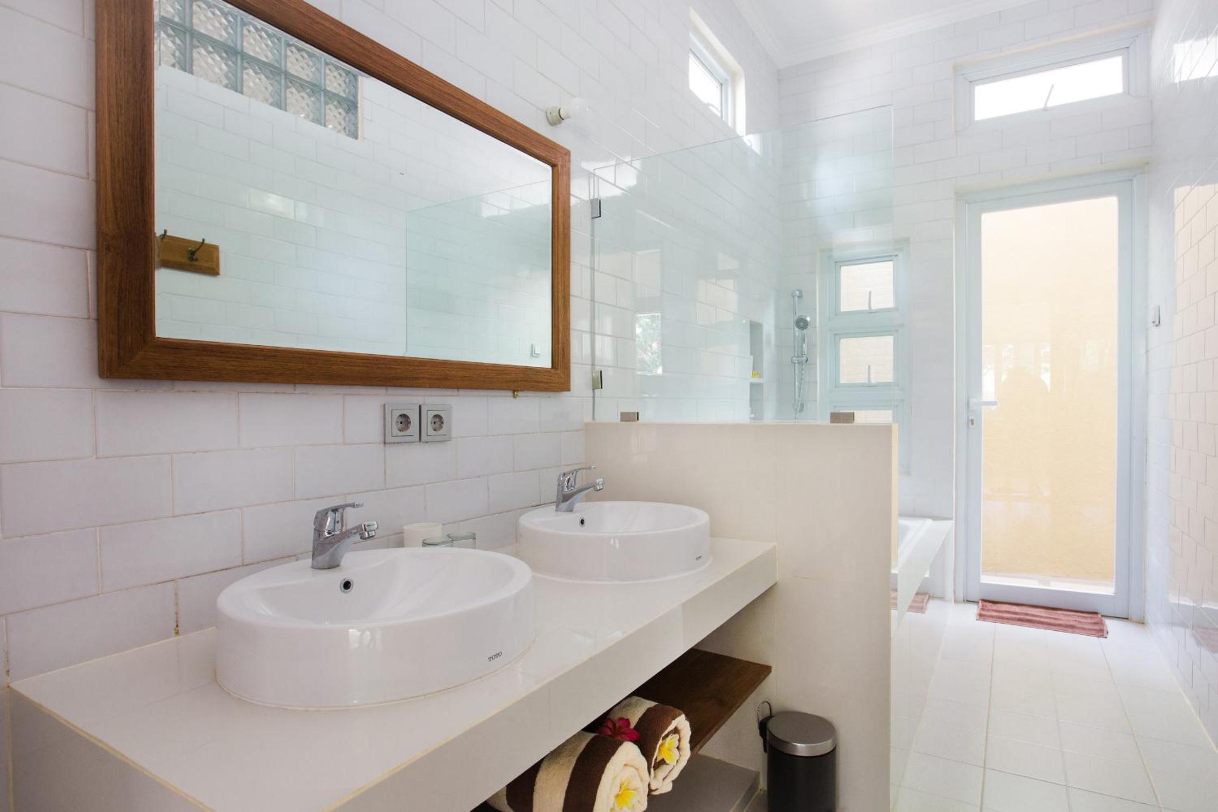 Deluxe Suite - Photo 11