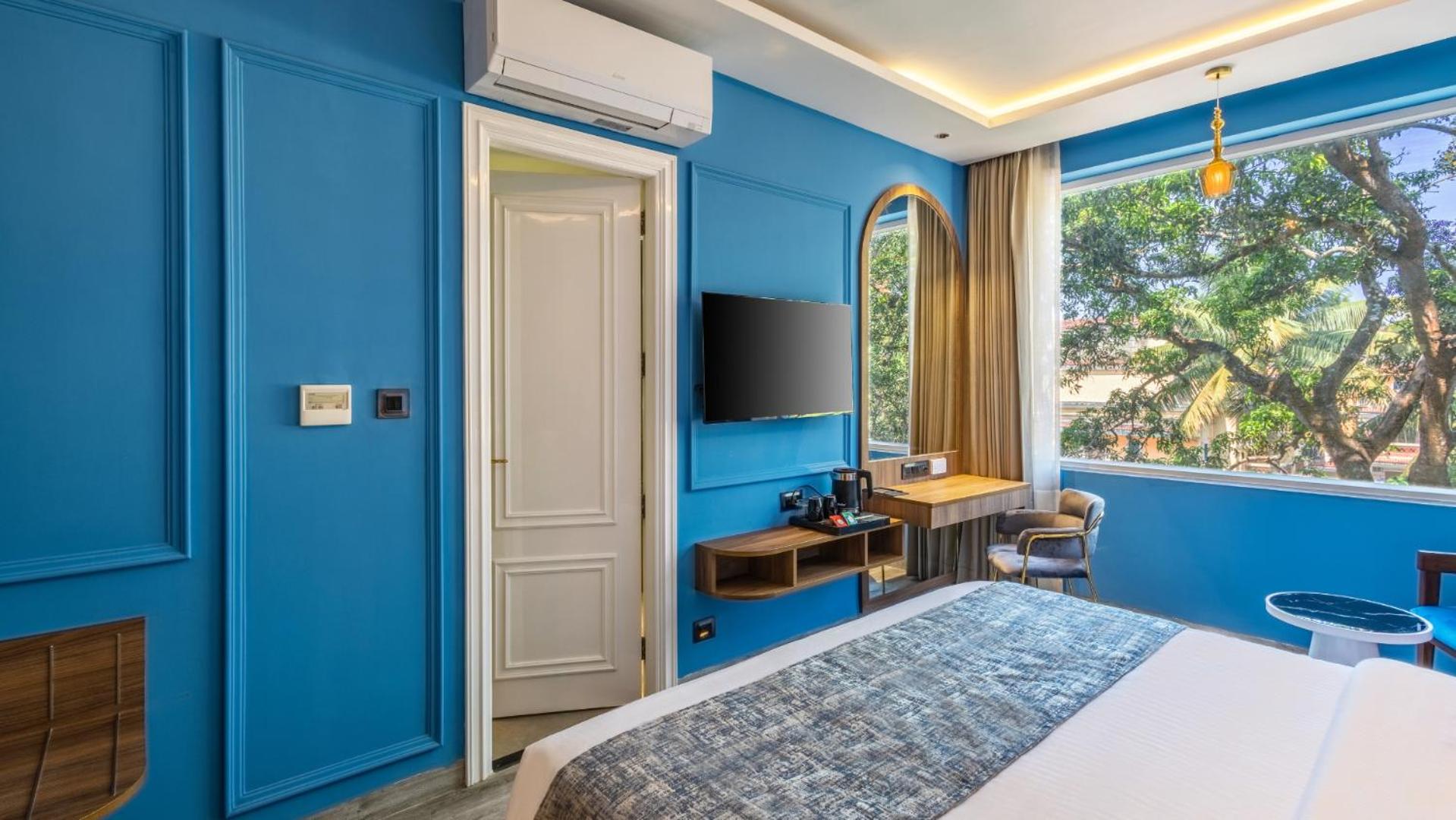 Deluxe King Room - Photo 3