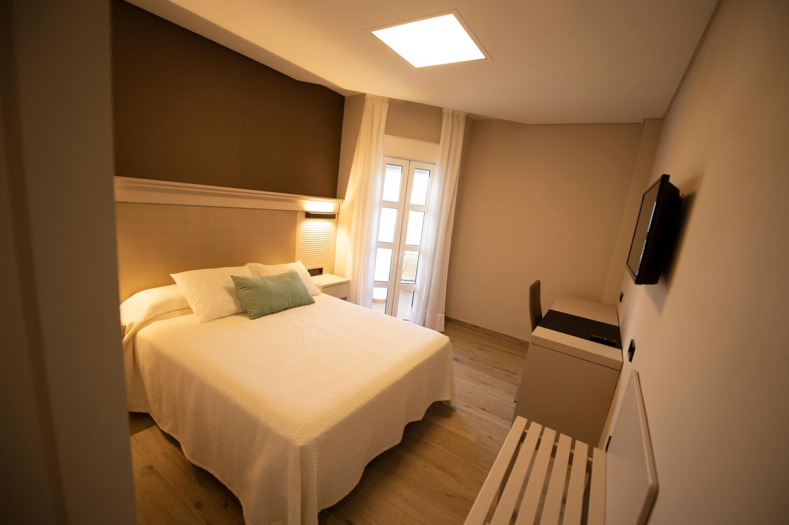 Double or Twin Room photo 3