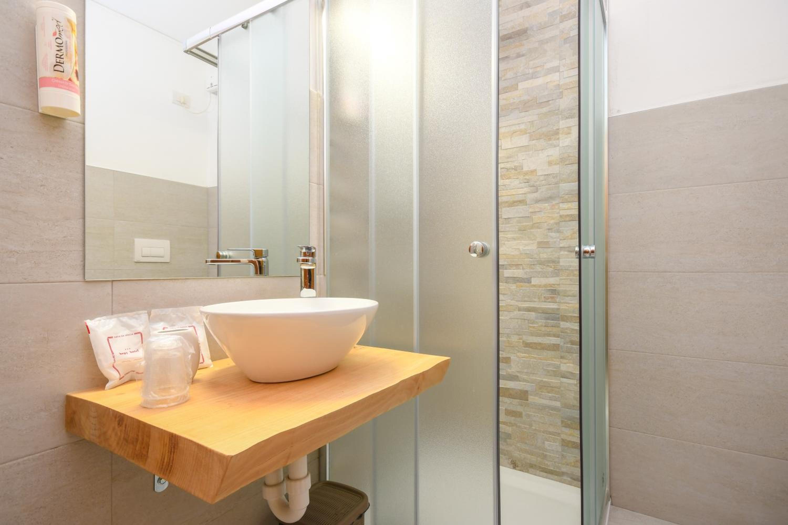 Double or Twin Room with Balcony photo 3
