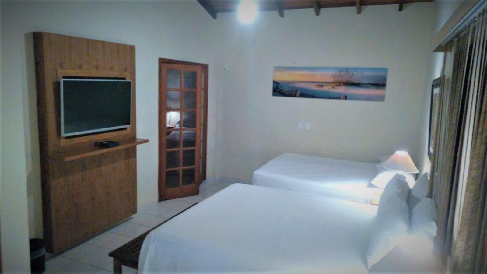Queen Room with Two Queen Beds photo 2