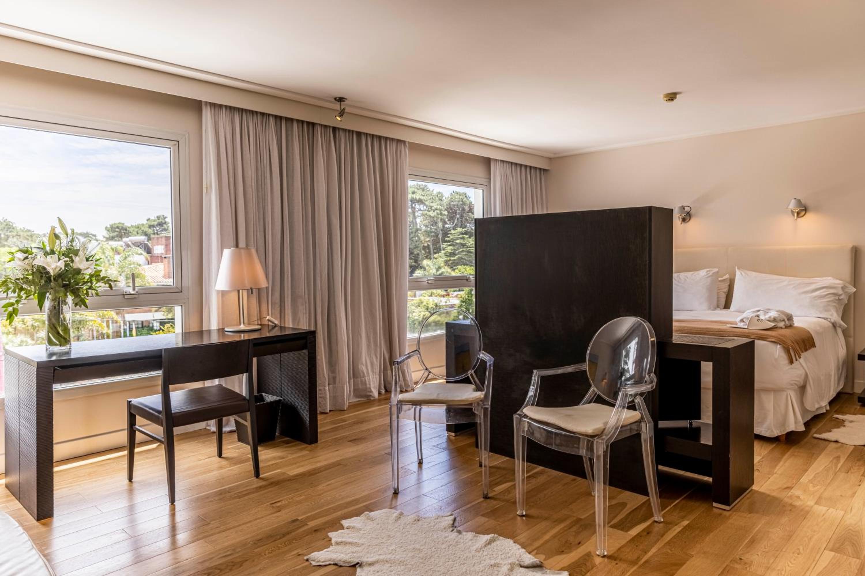 Deluxe Suite - Photo 2