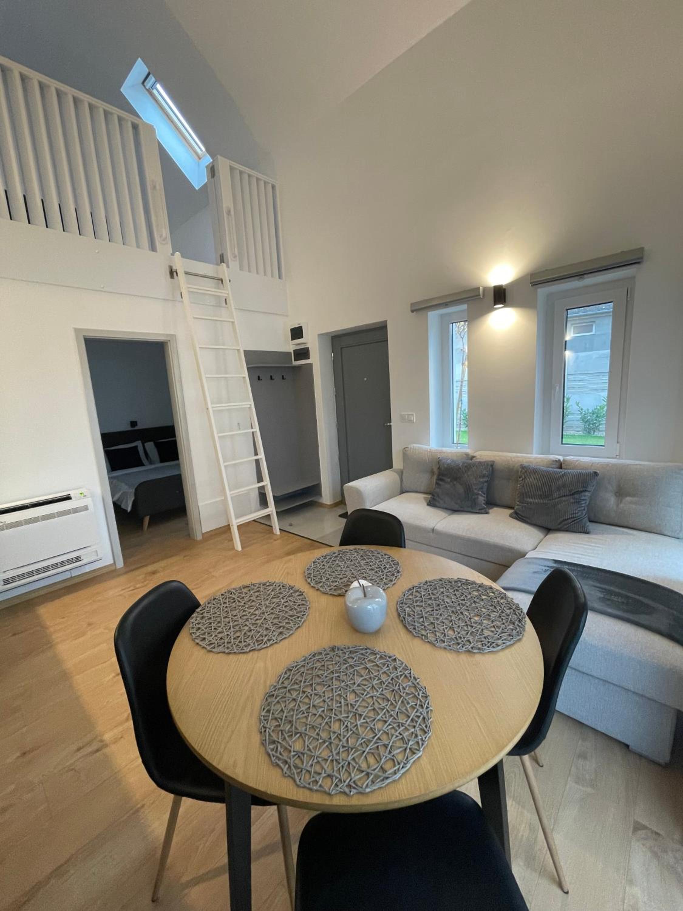Duplex Apartment - Photo 5