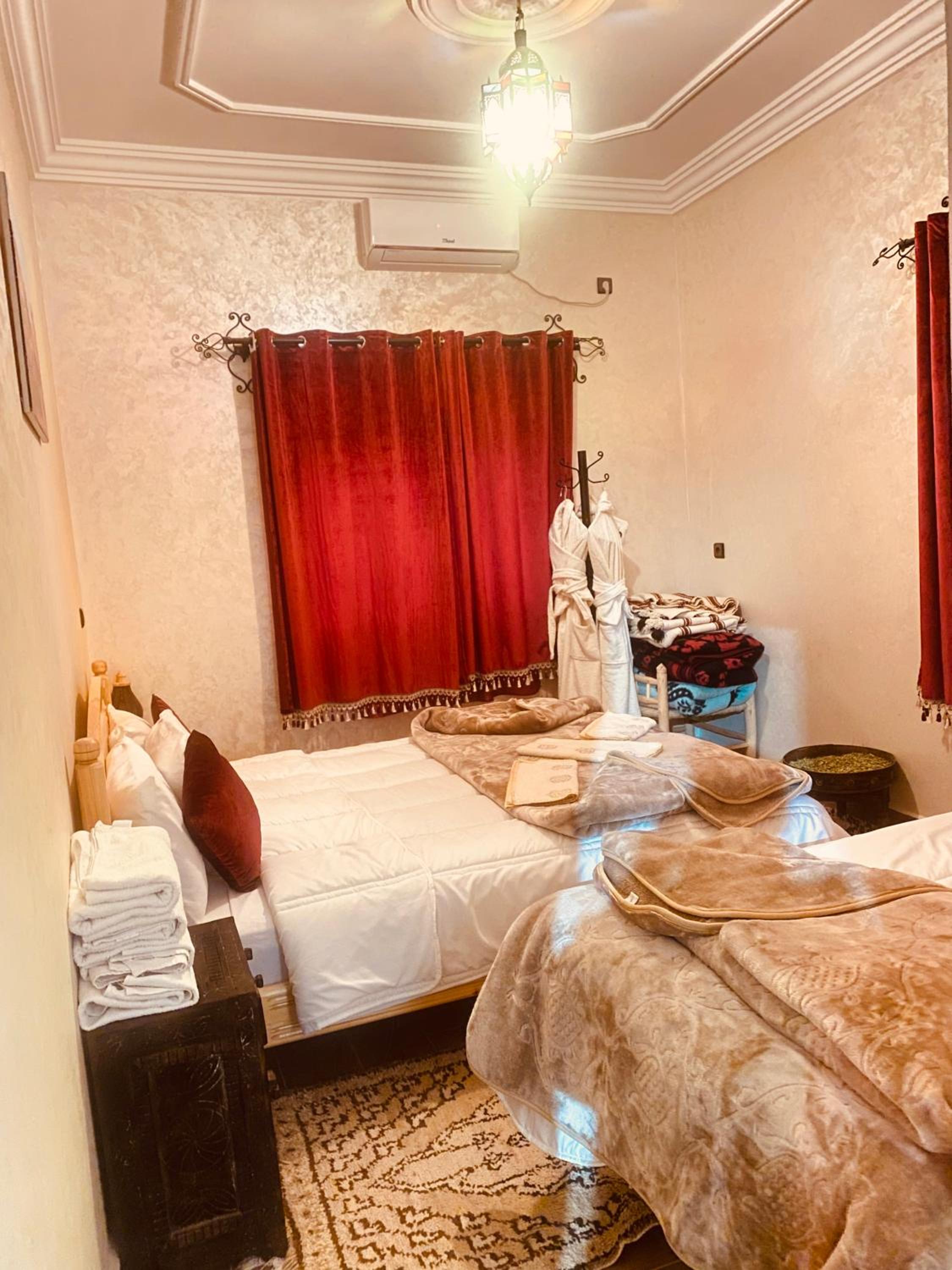 Double or Twin Room with Mountain View - Photo 9