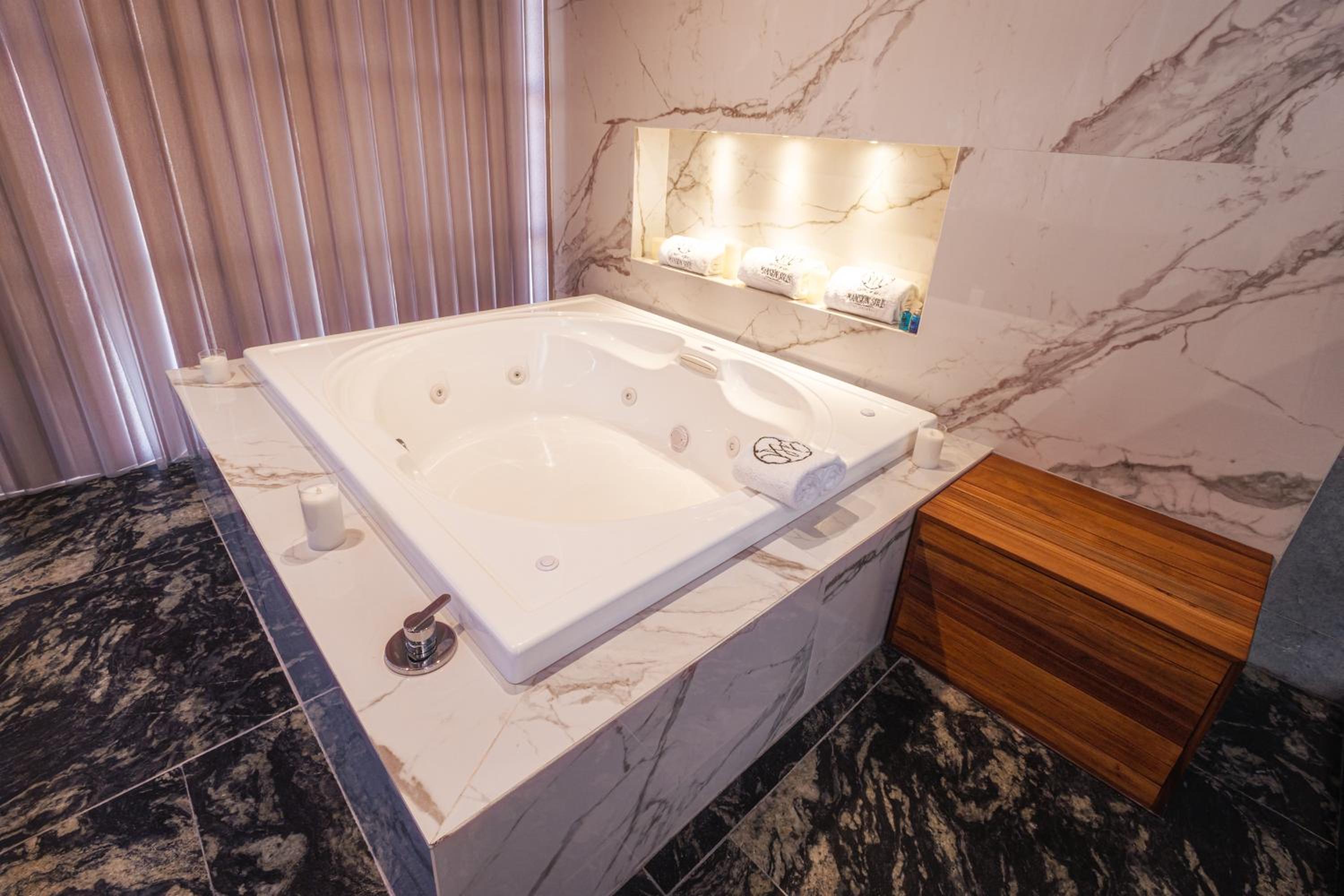 Three-Bedroom Suite - Photo 8