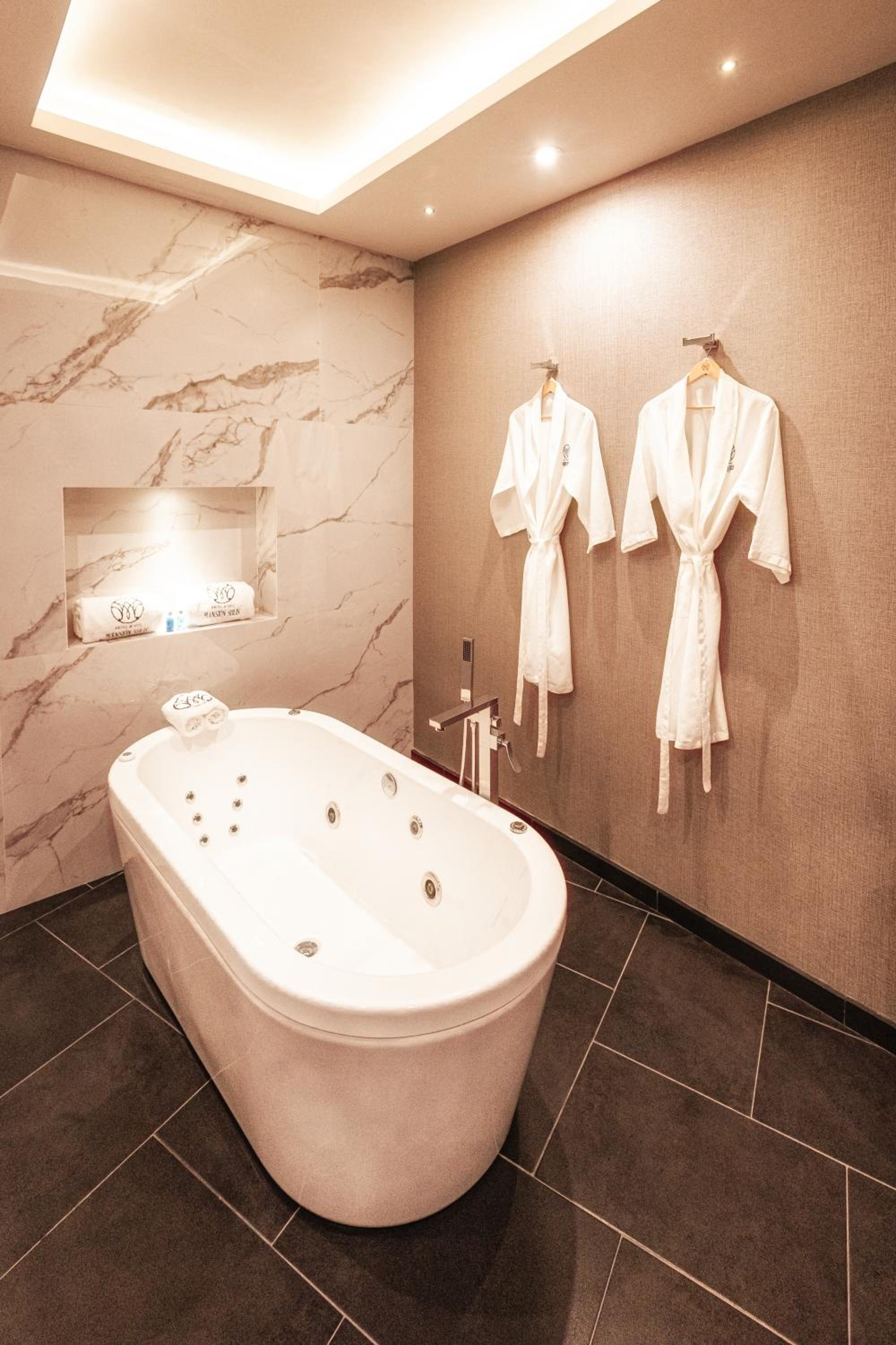 Three-Bedroom Suite - Photo 12