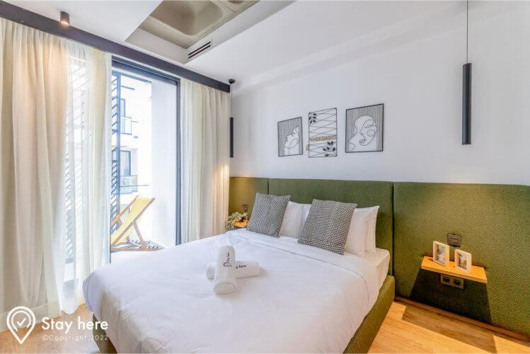Apartment with Balcony - Photo 3