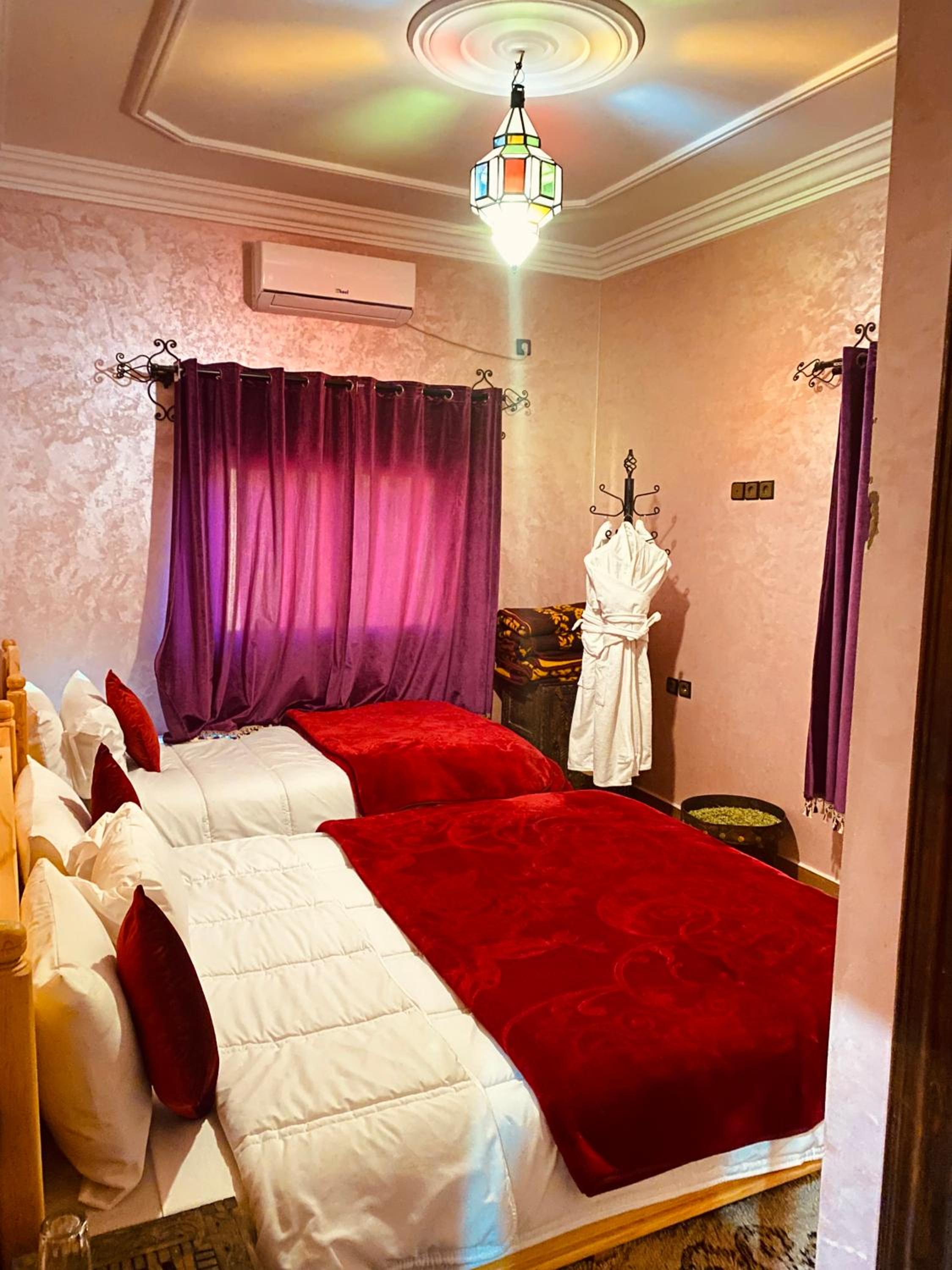 Double or Twin Room with Mountain View - Photo 5