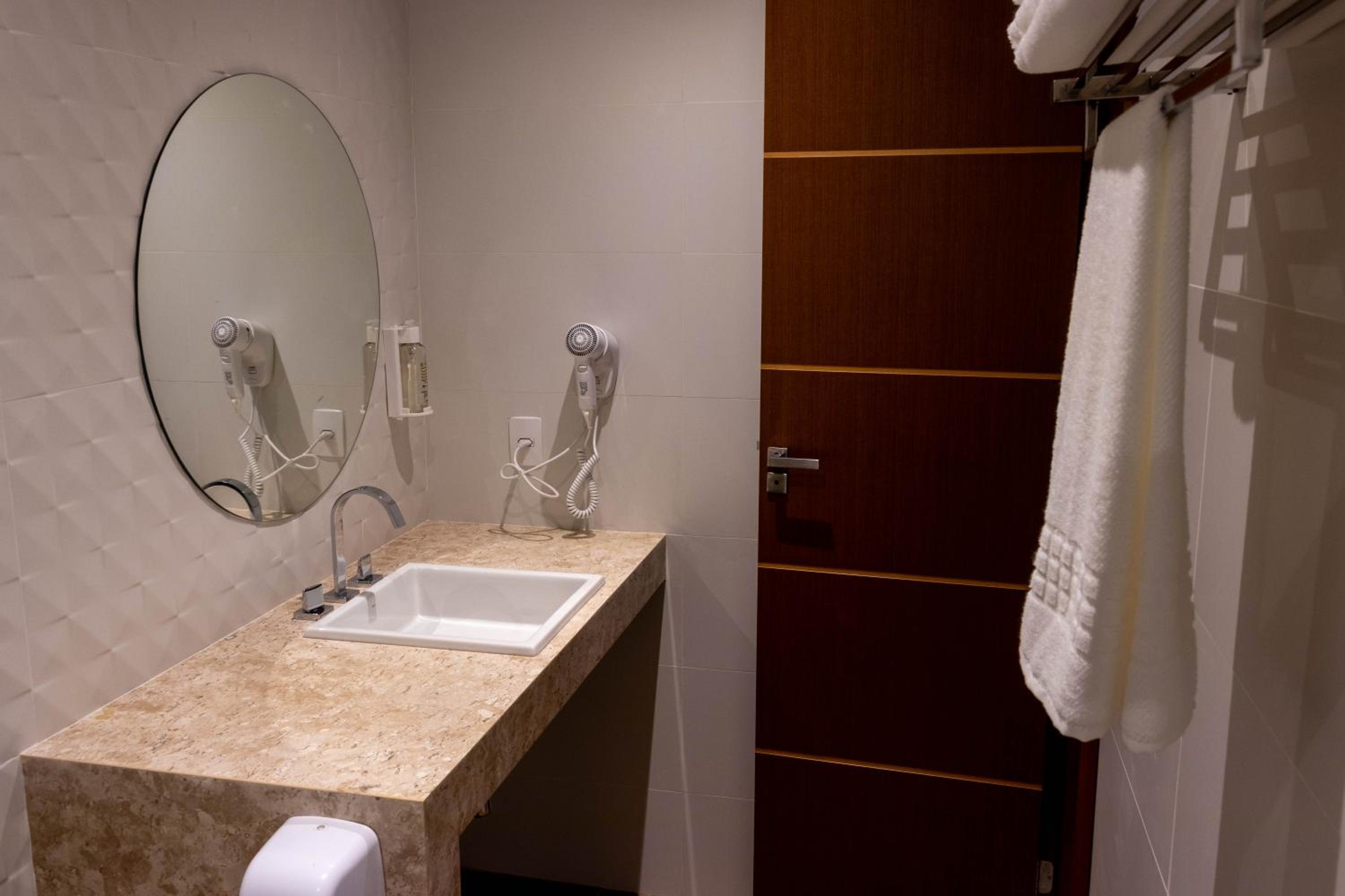 Deluxe Room - Photo 5