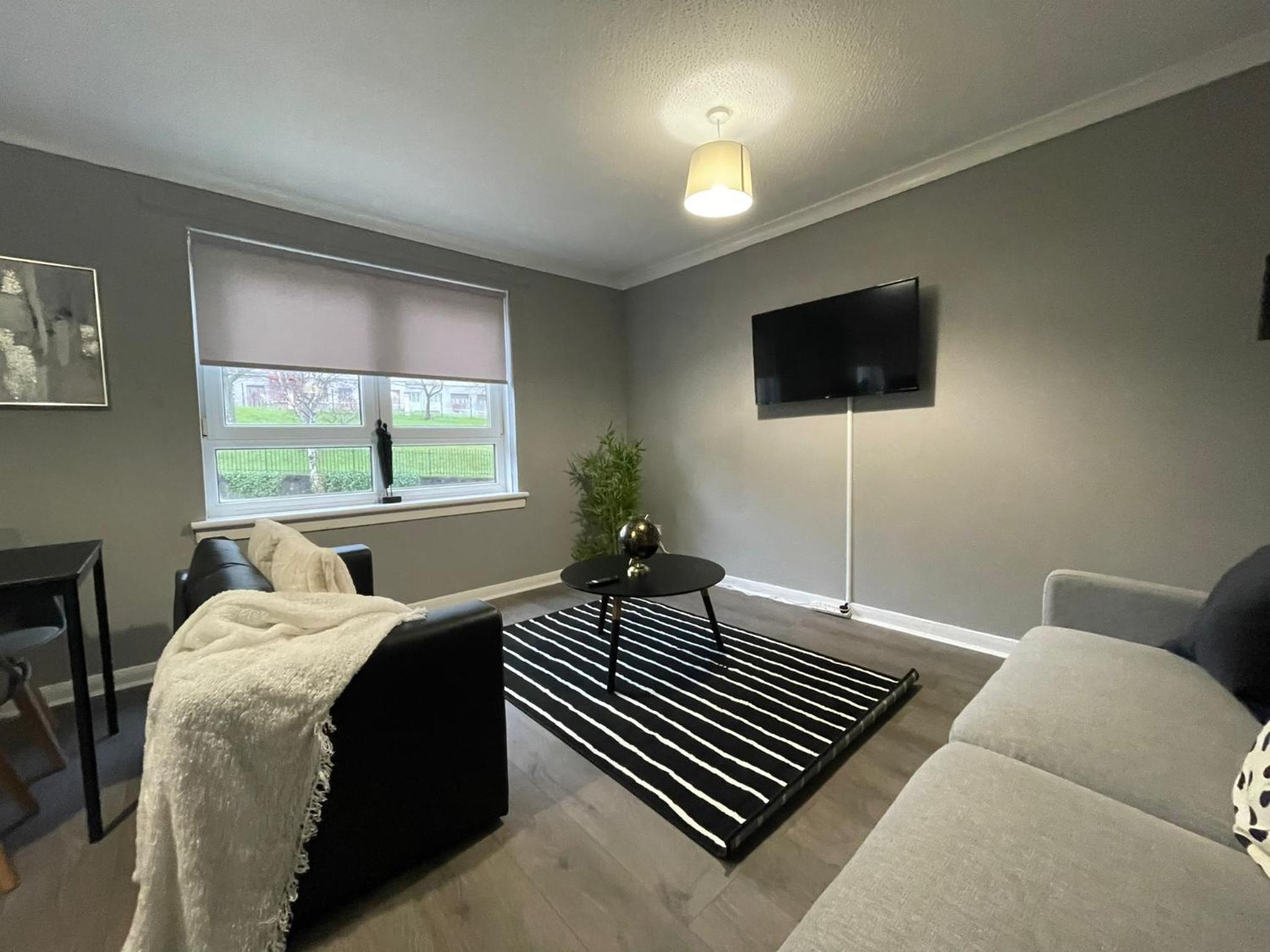Three-Bedroom House photo 3