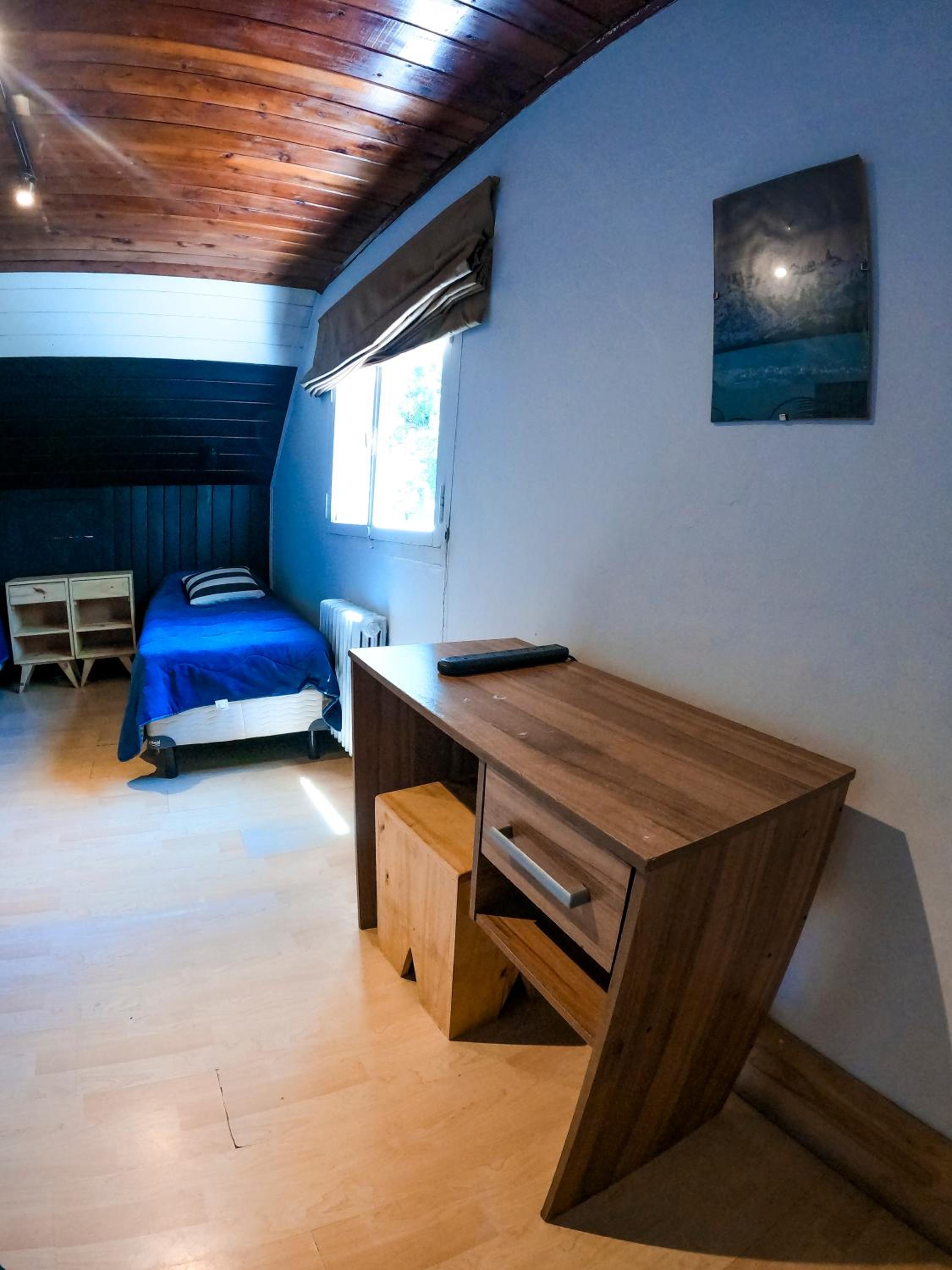 Standard Twin Room with Shared Bathroom photo 2