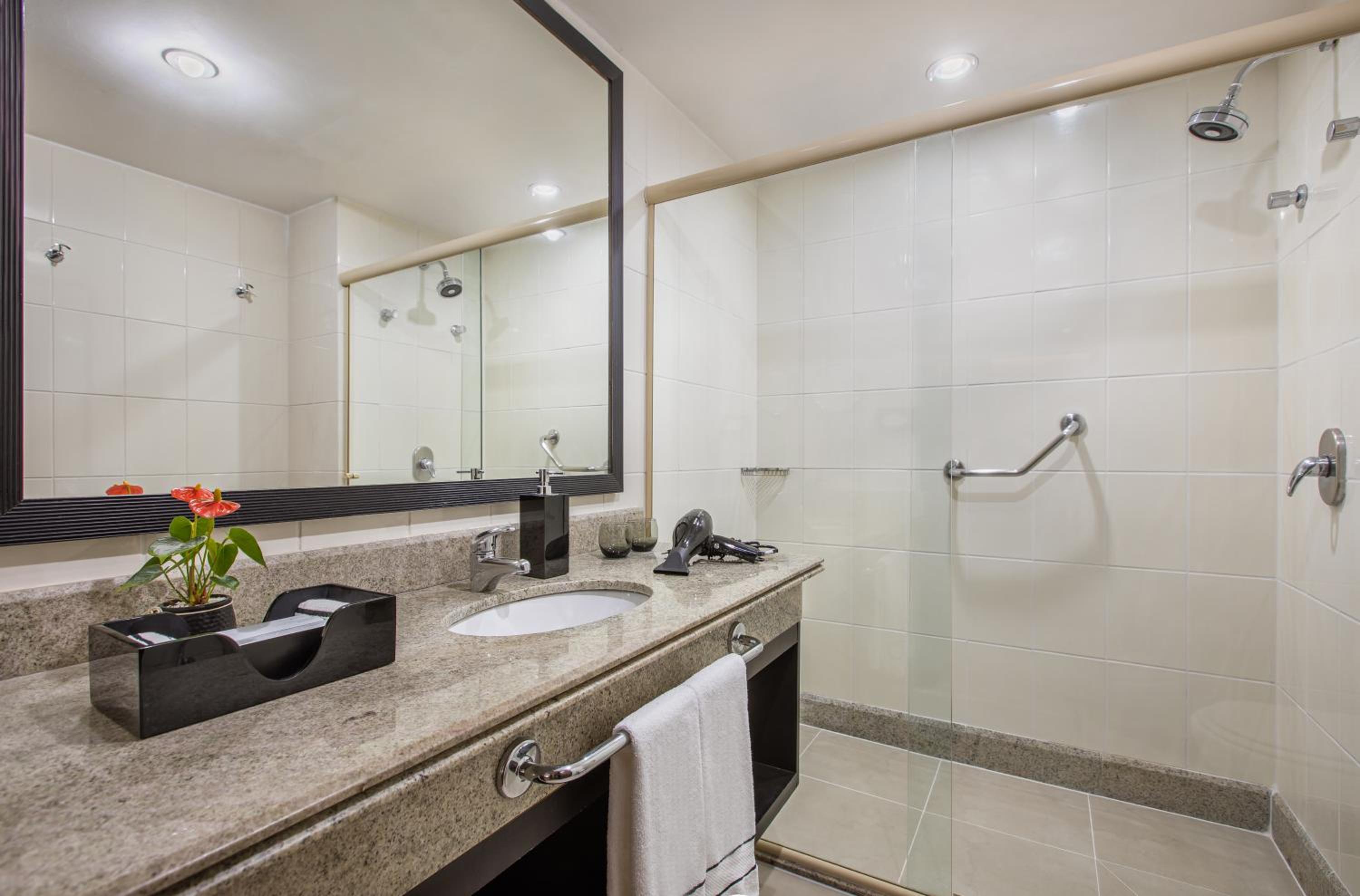The Level Junior Suite King with Executive Lounge Access thumbnail 5