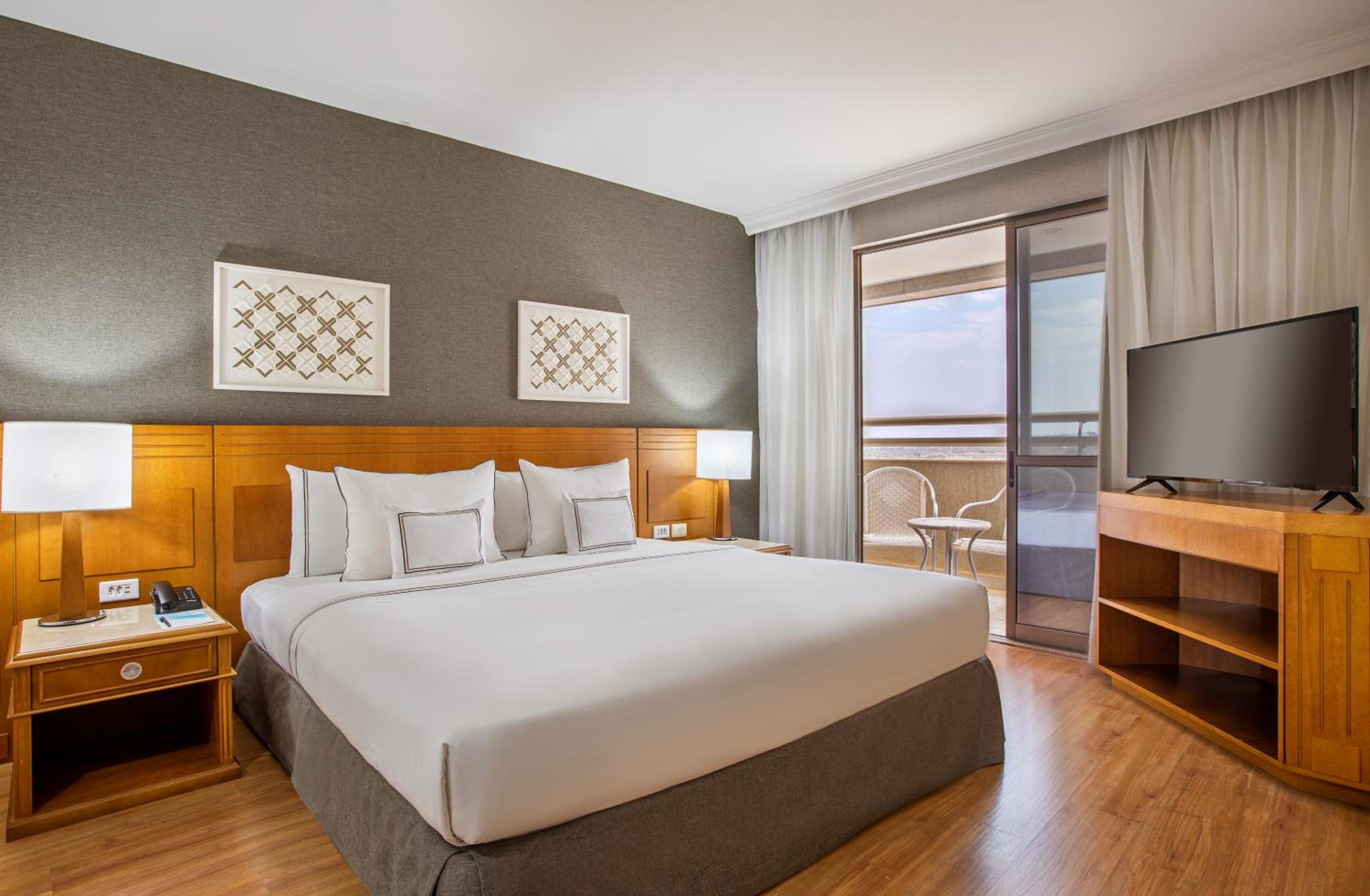 The Level Junior Suite King with Executive Lounge Access