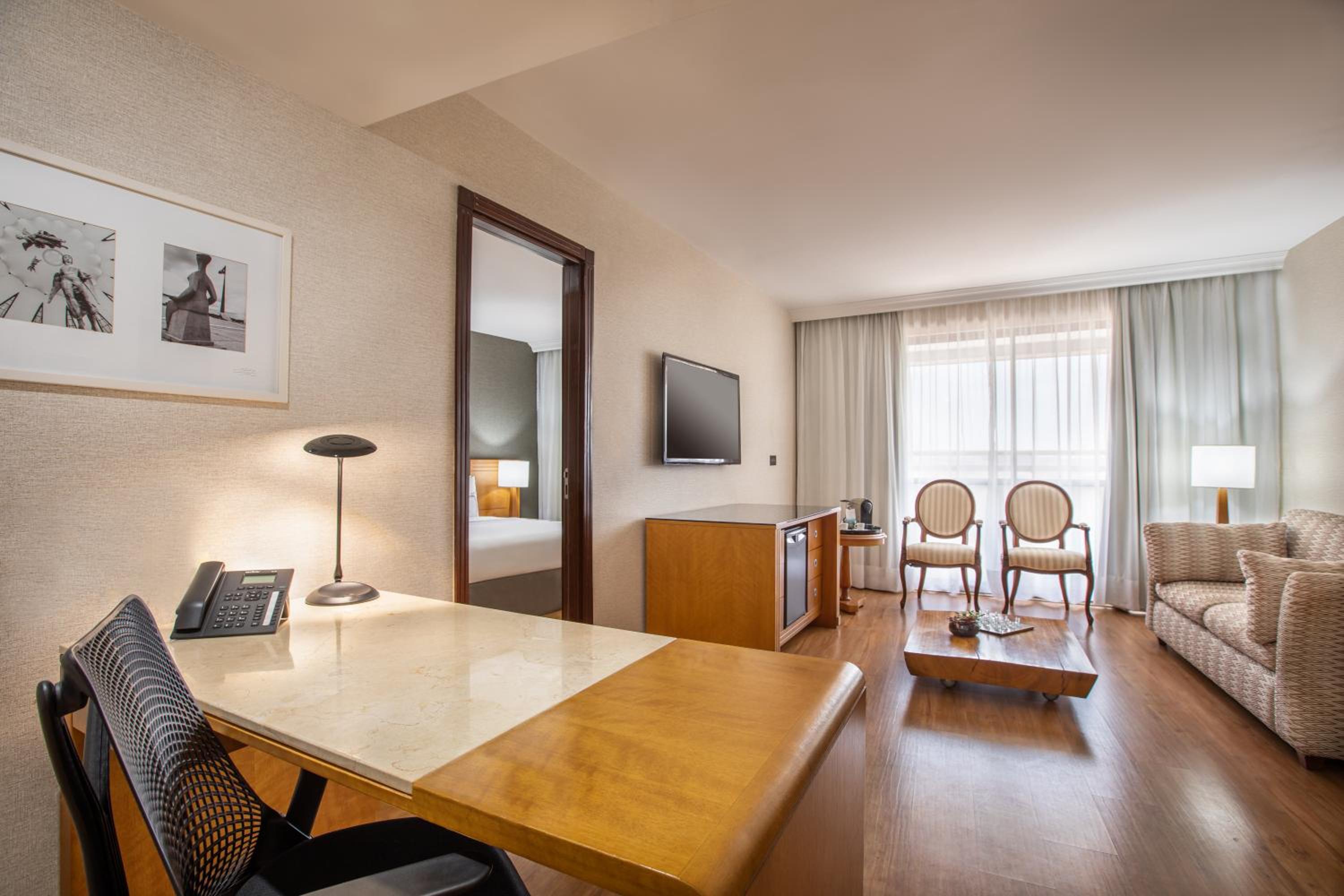 The Level Junior Suite King with Executive Lounge Access