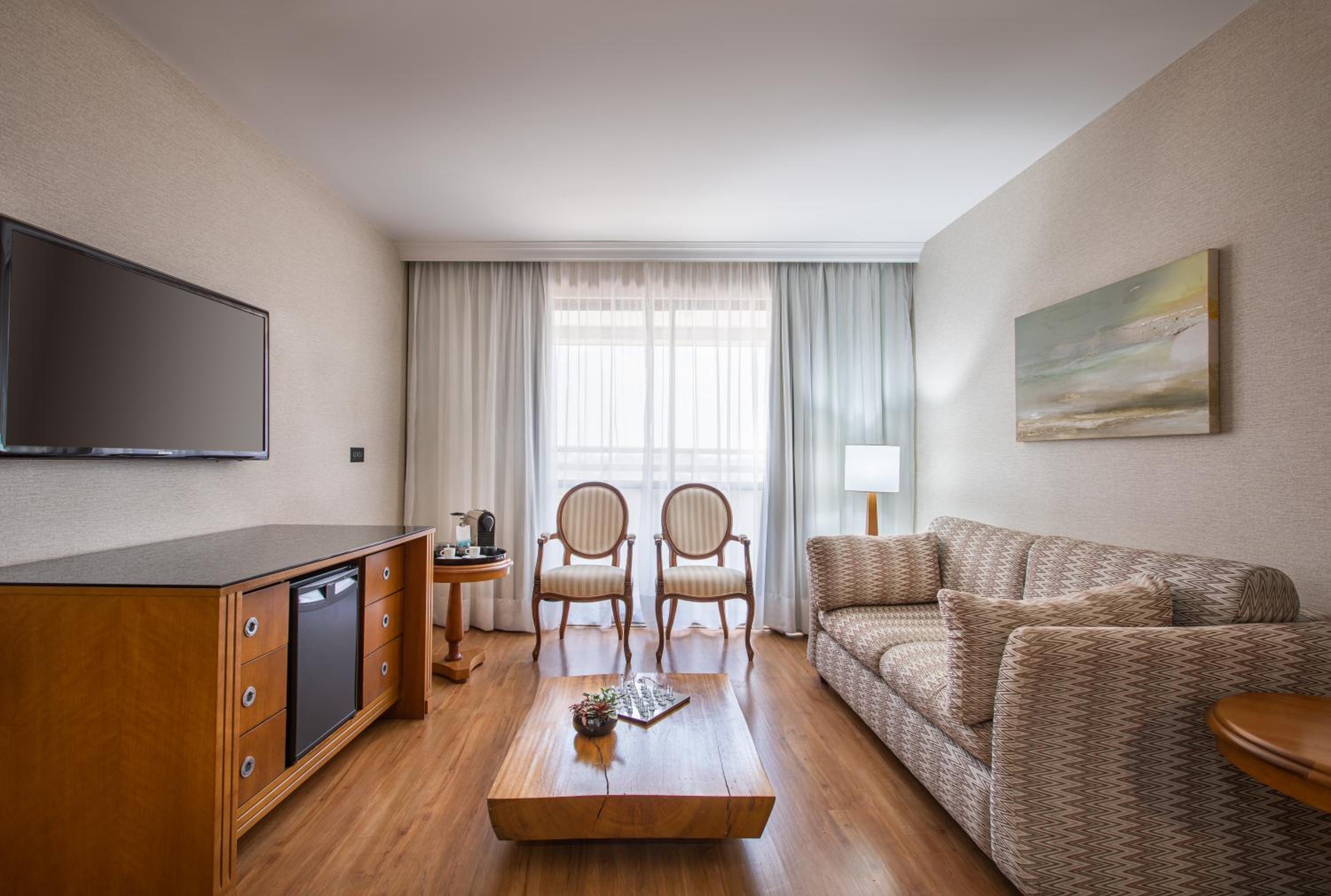 The Level Junior Suite King with Executive Lounge Access thumbnail 6
