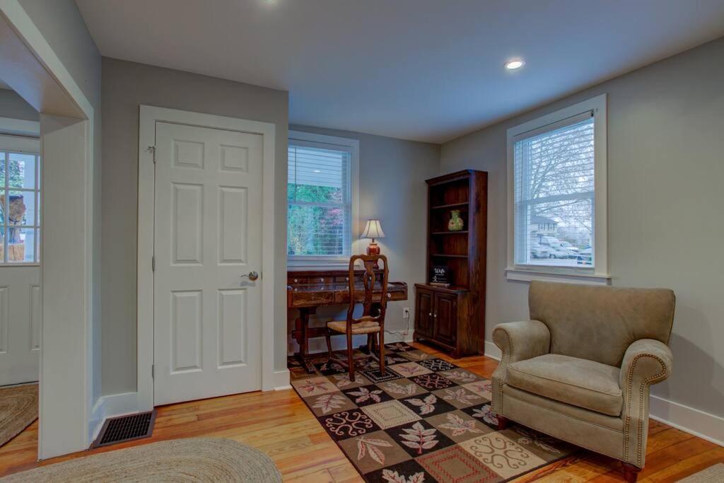 Five-Bedroom House photo 3