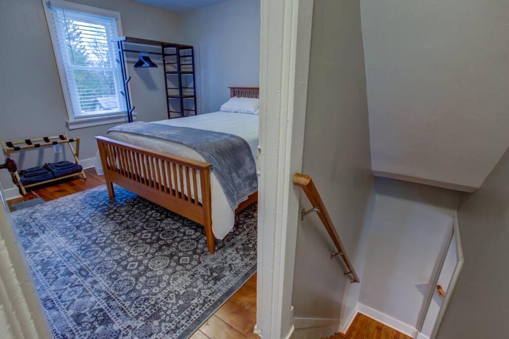 Five-Bedroom House photo 1