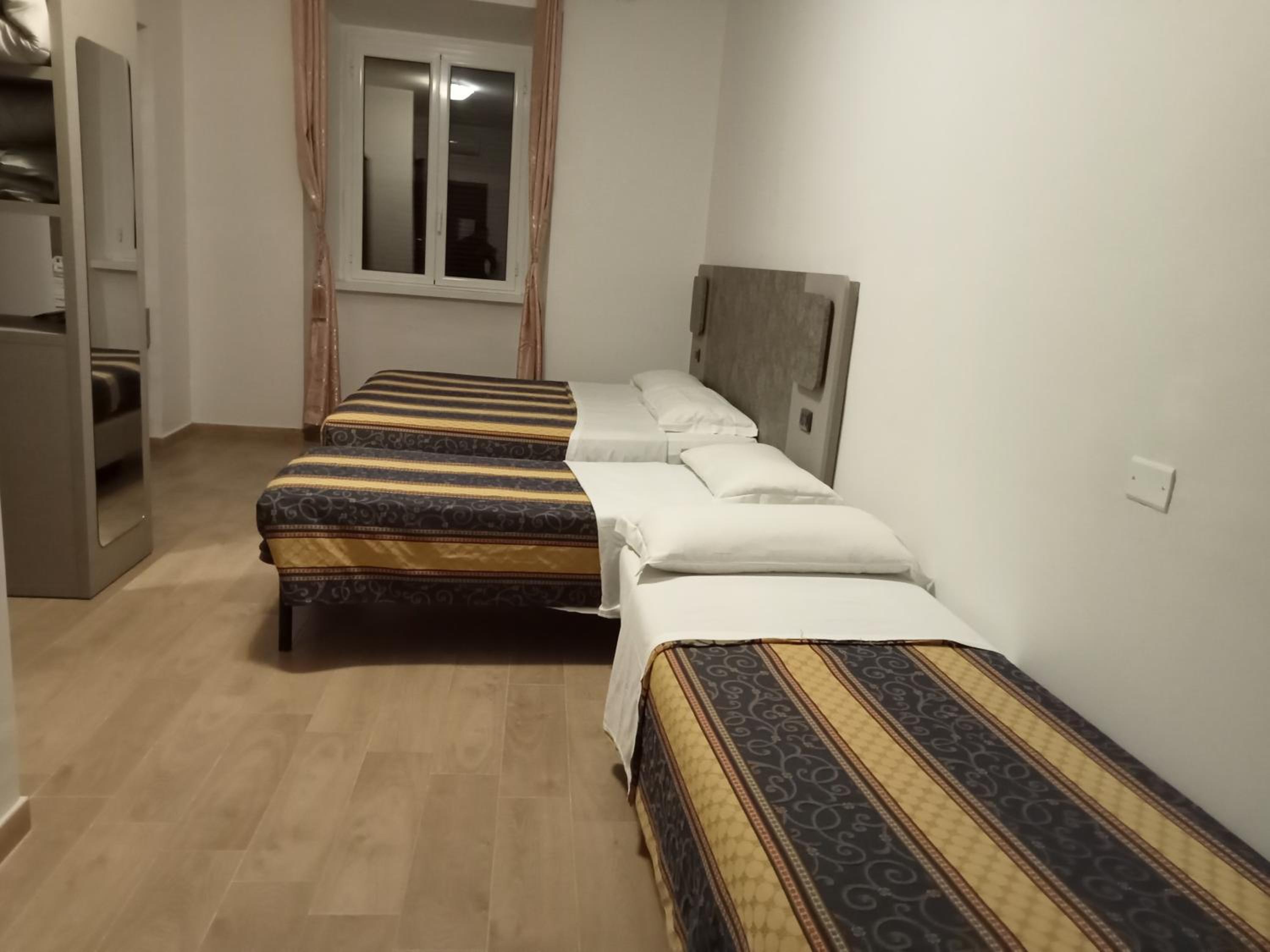 Deluxe Quadruple Room photo 2