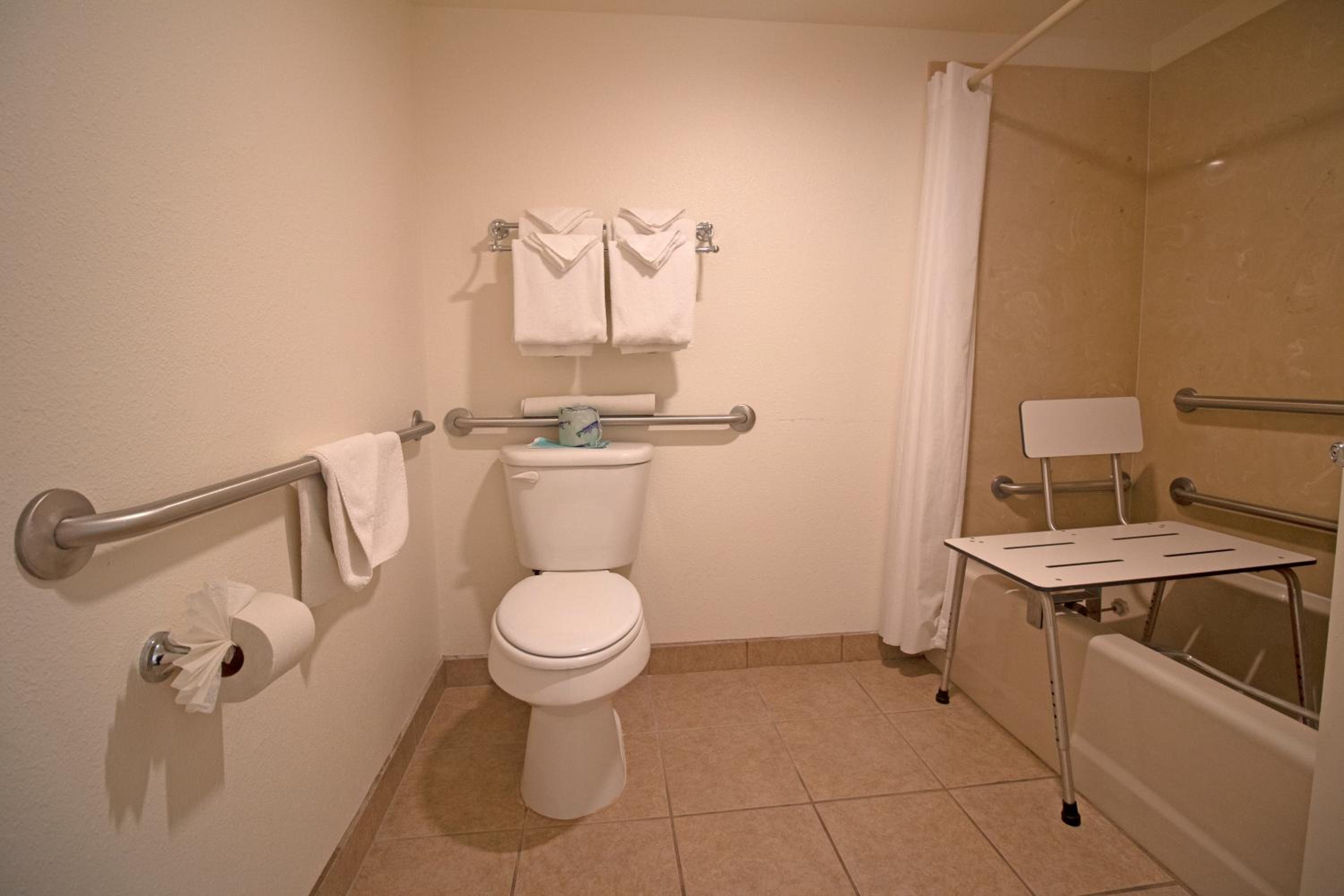 Queen Room - Disability Access - Photo 4