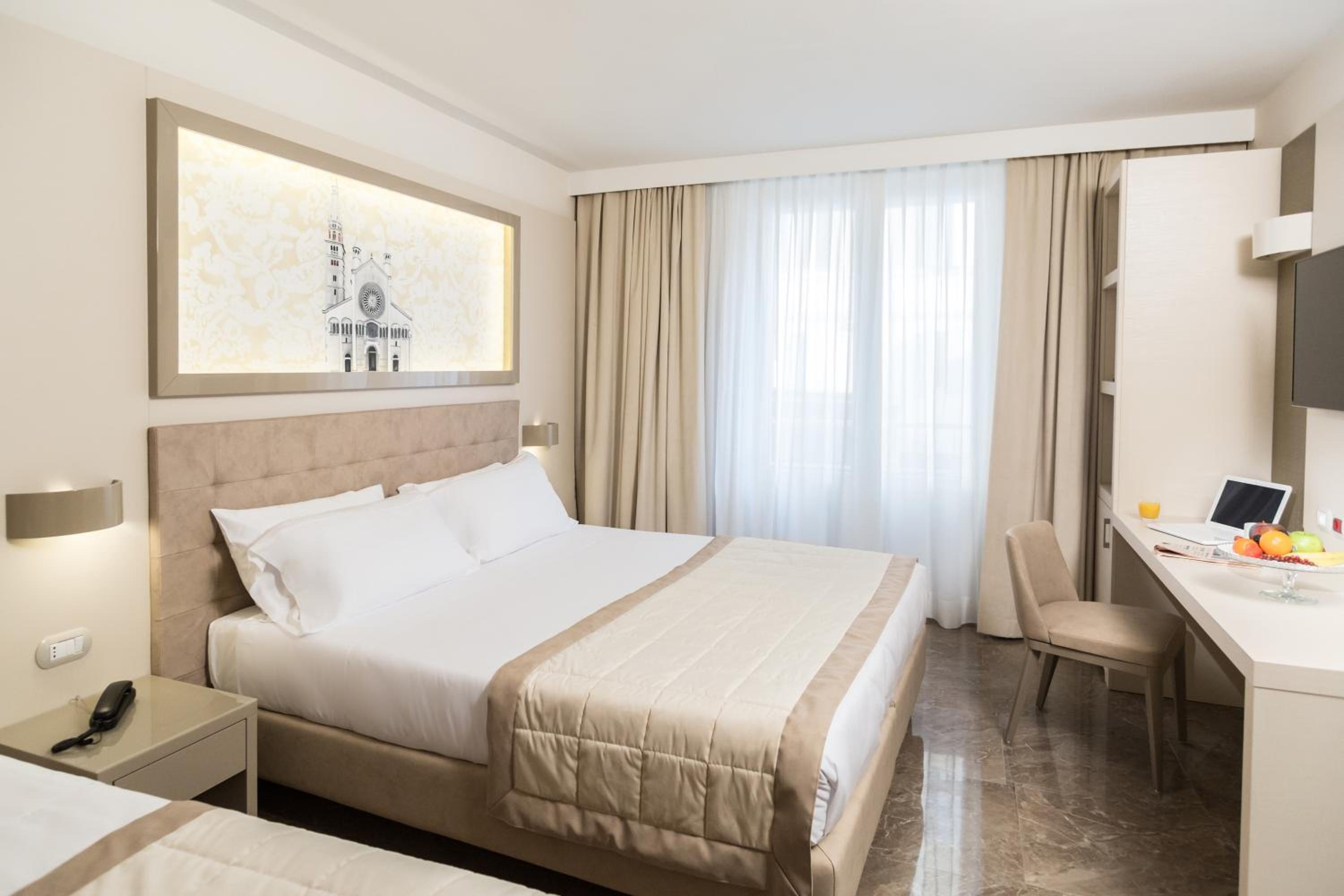 Classic King Room - Photo 7