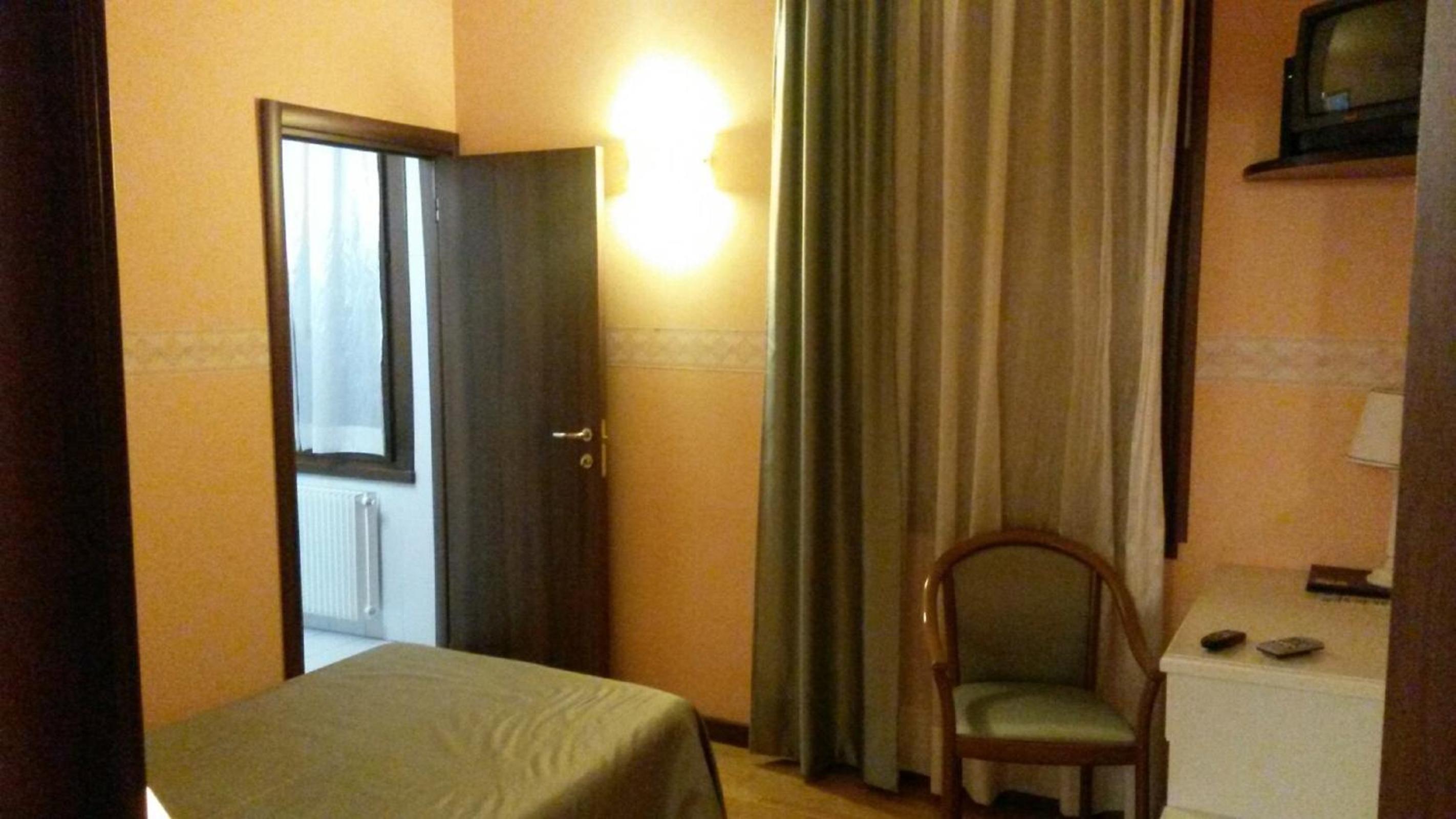 Single Room photo 3