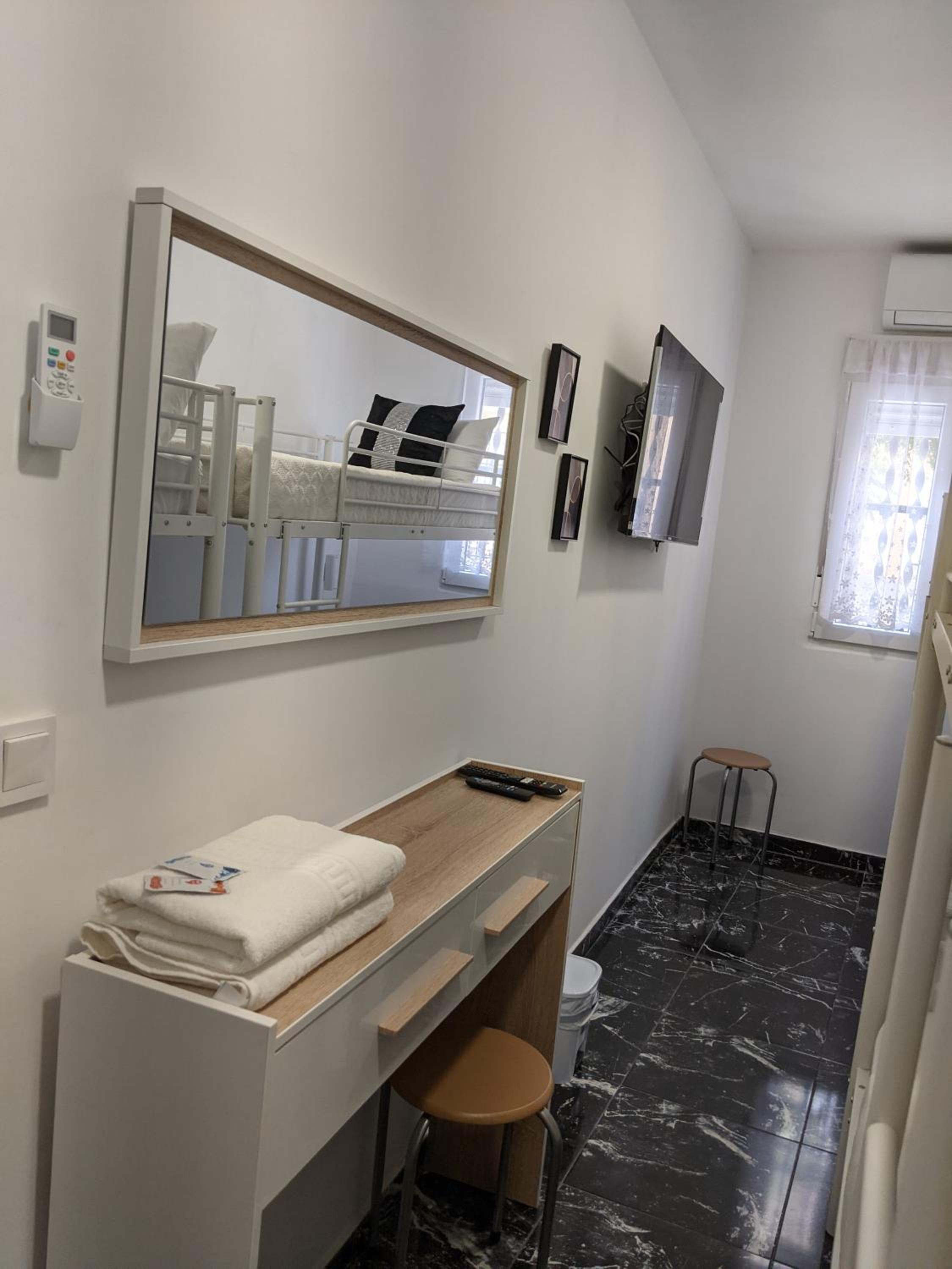 Habitación Cuádruple con Baño Compartido