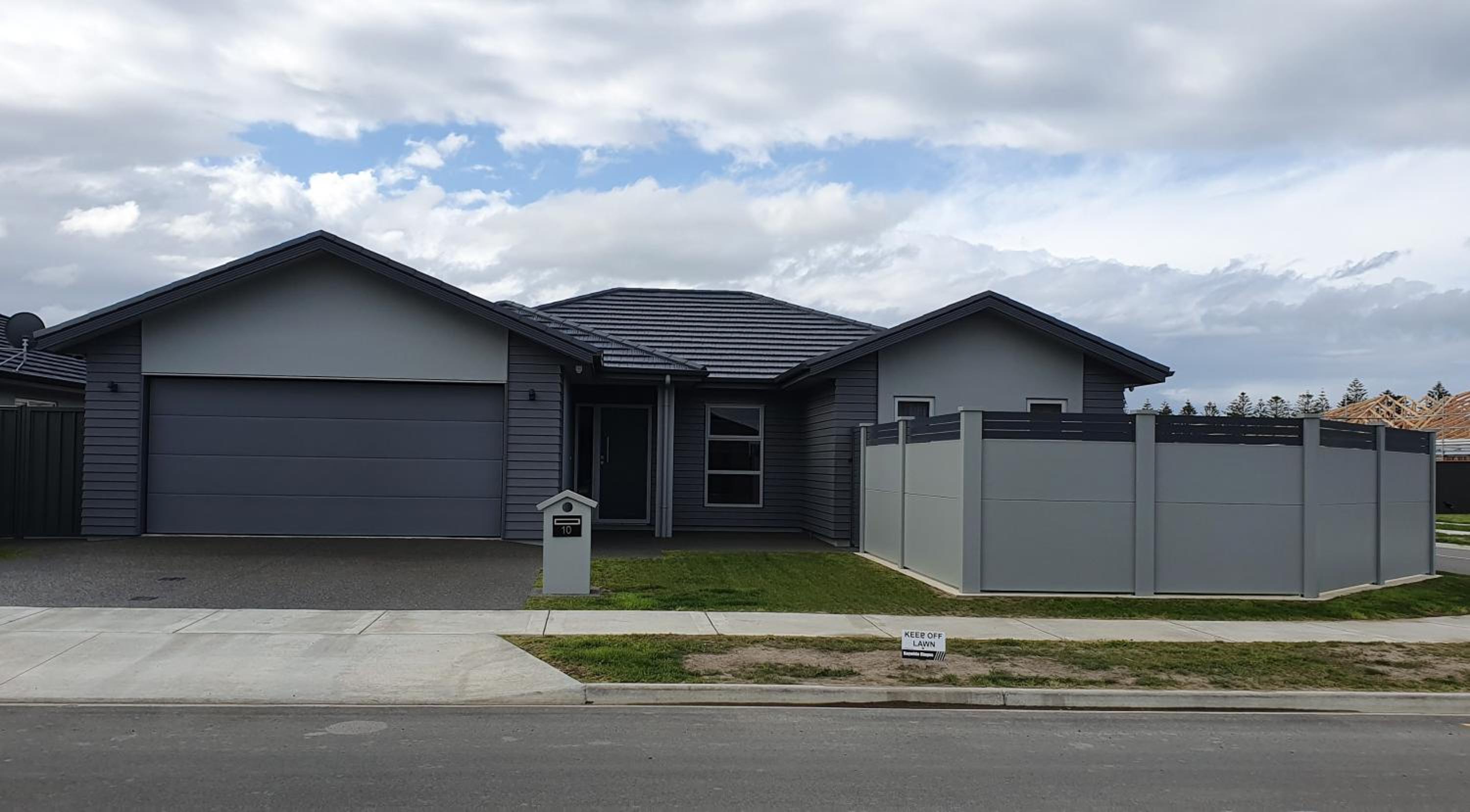 Three-Bedroom House photo 1