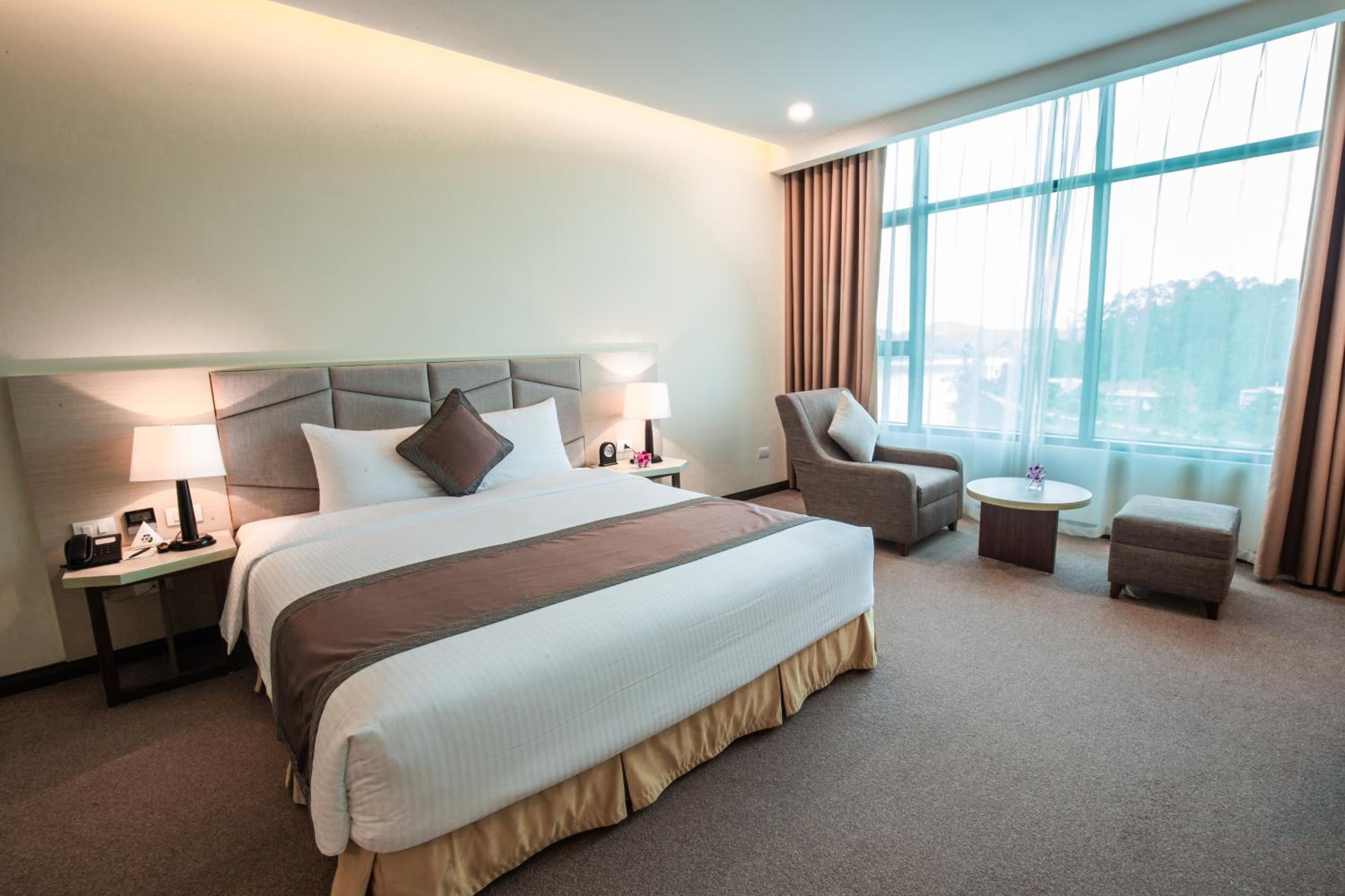 Deluxe King Room photo 3