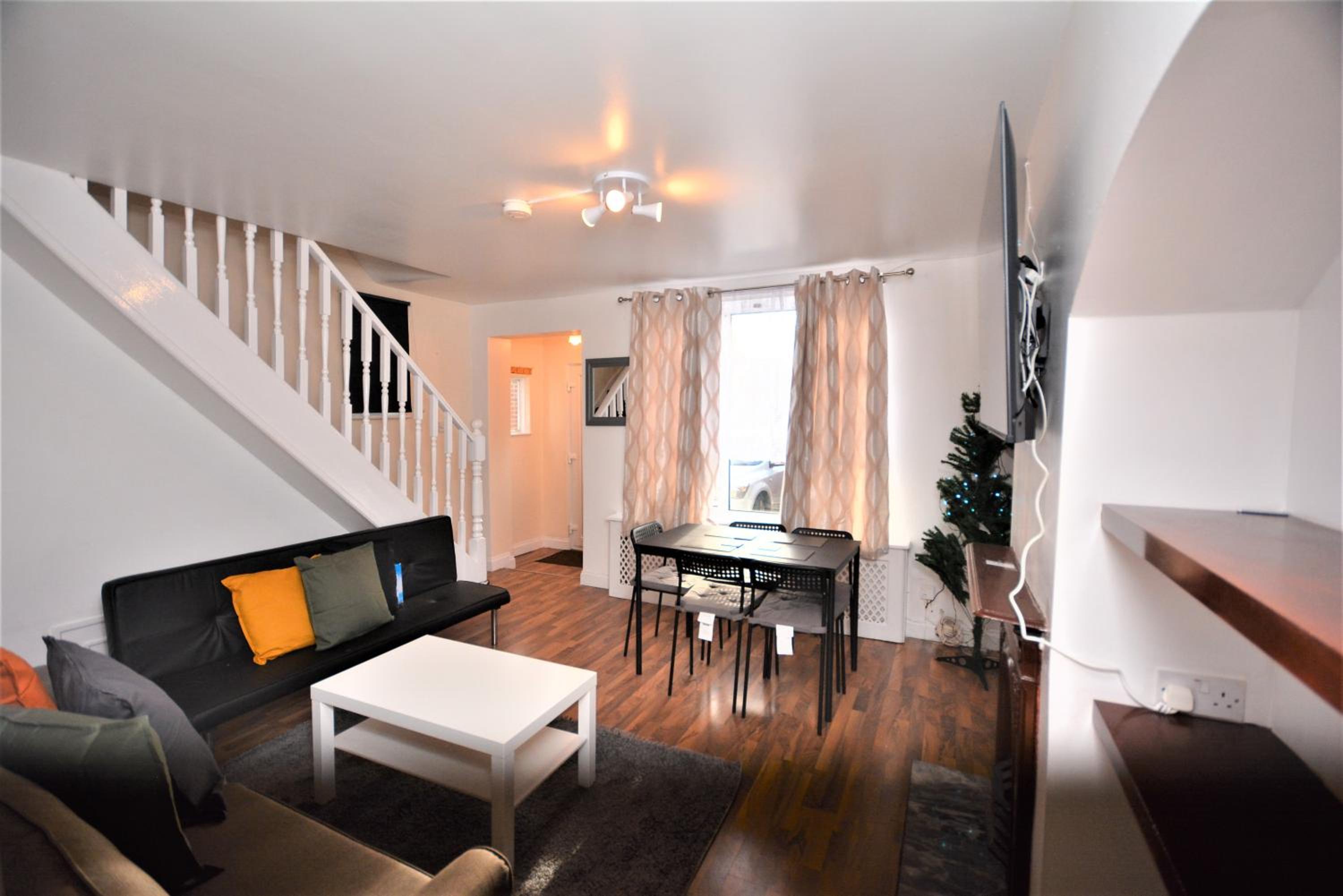 Three-Bedroom House photo 2